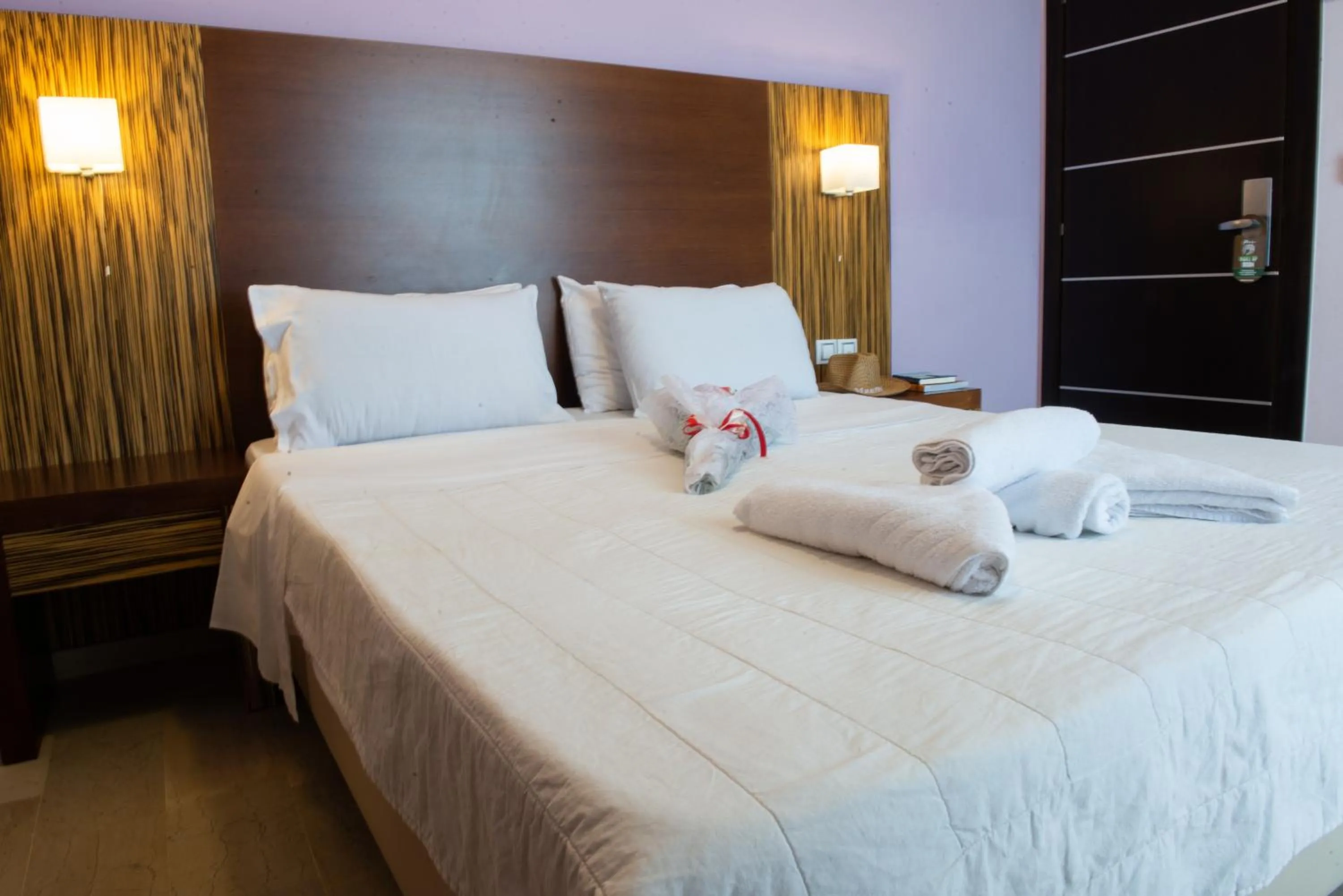 Bed in GOLDEN SUN Κokkoni Beach Hotel