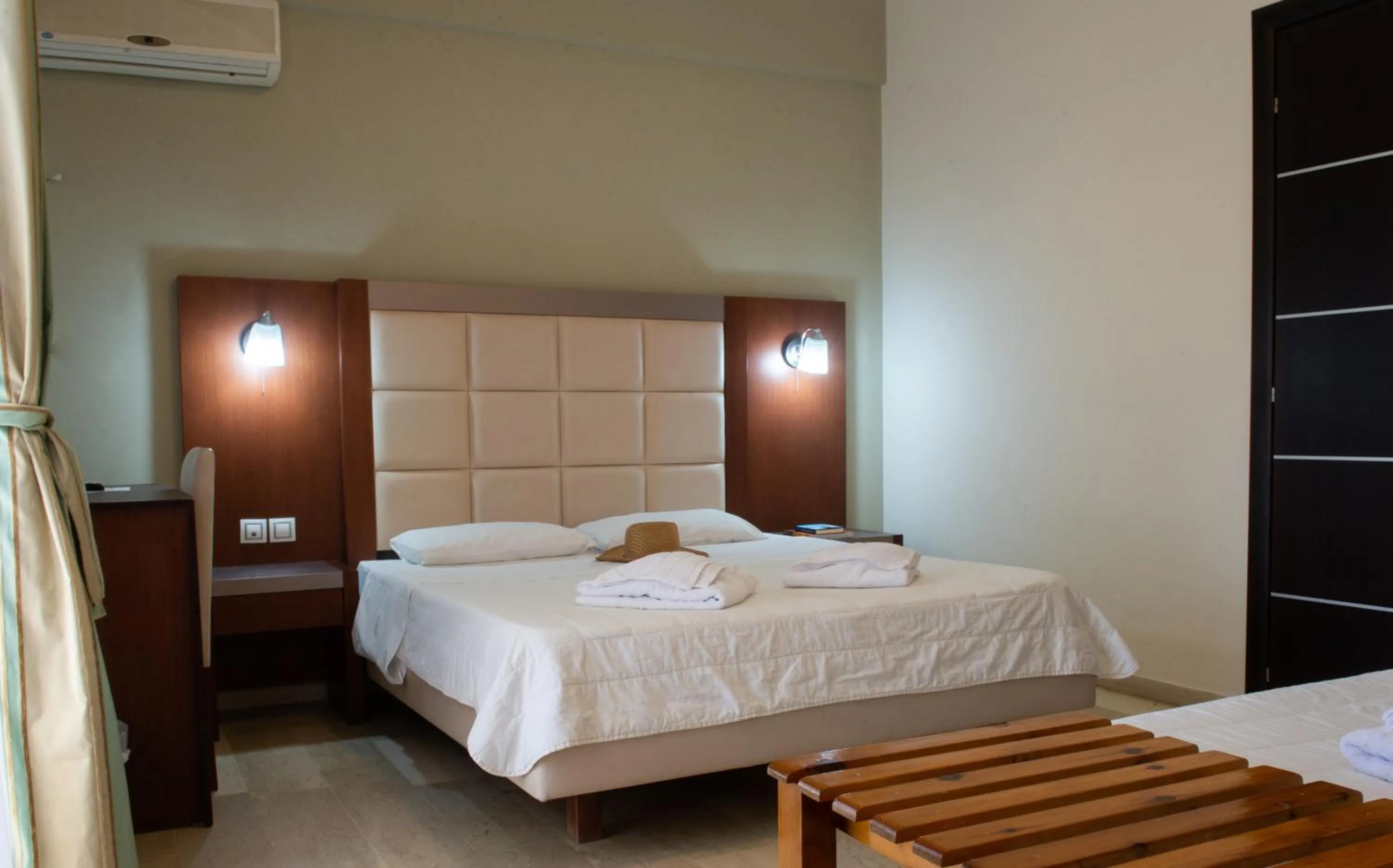 Bed in GOLDEN SUN Κokkoni Beach Hotel