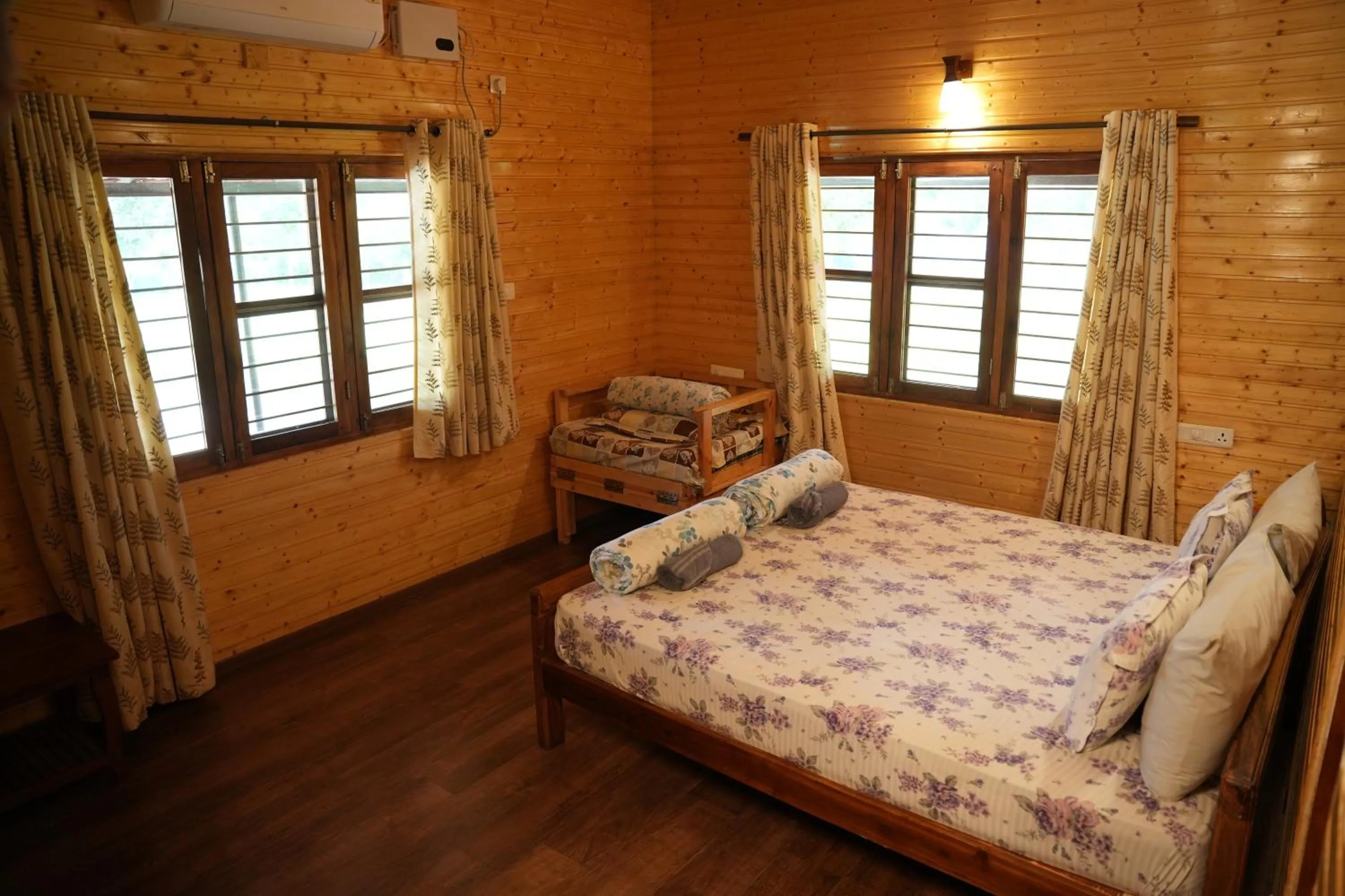 Bed in labdhi Resorts Masinagudi- Stag Groups not allowed