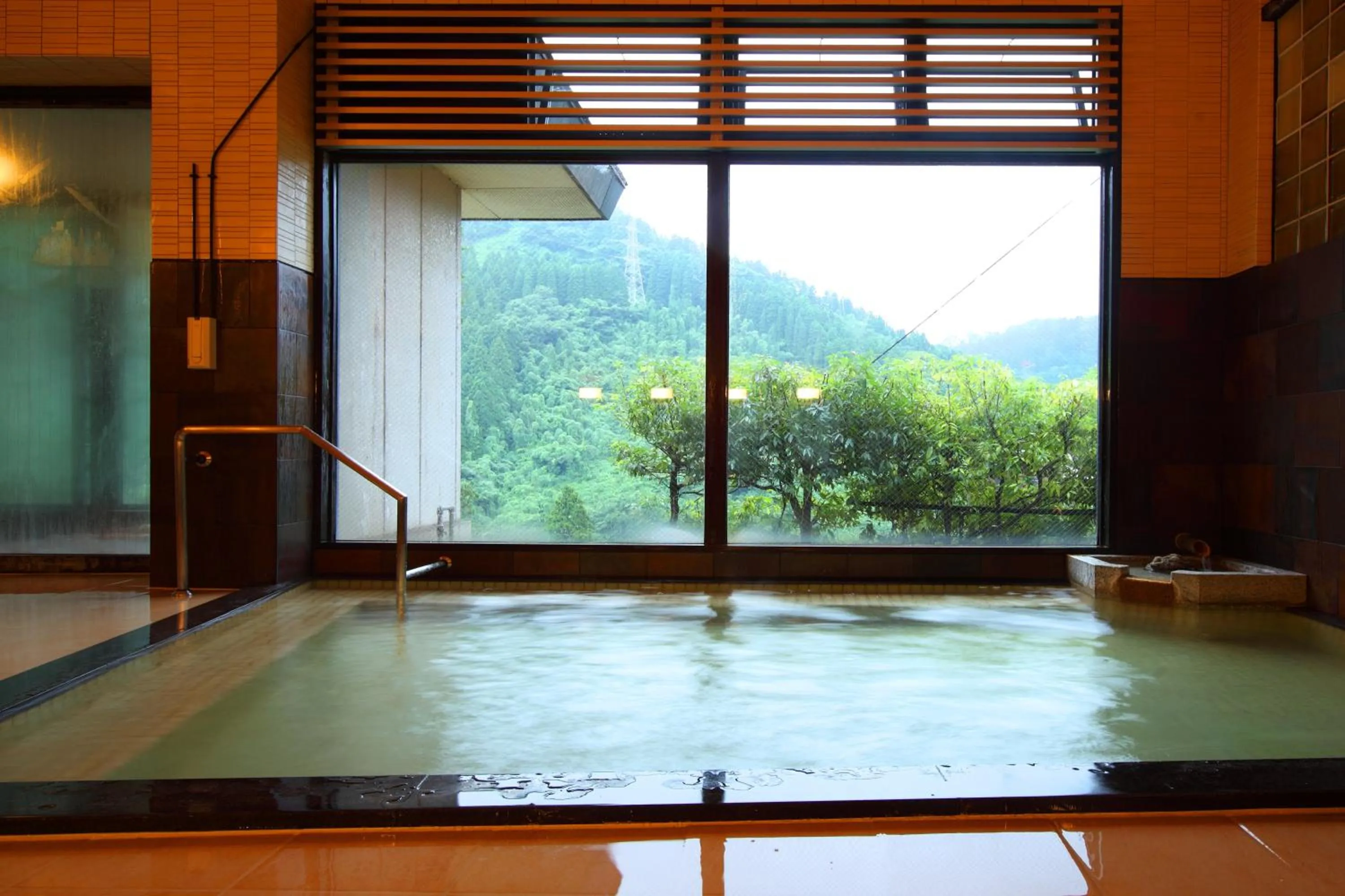 Hot Spring Bath in Sanrakuen