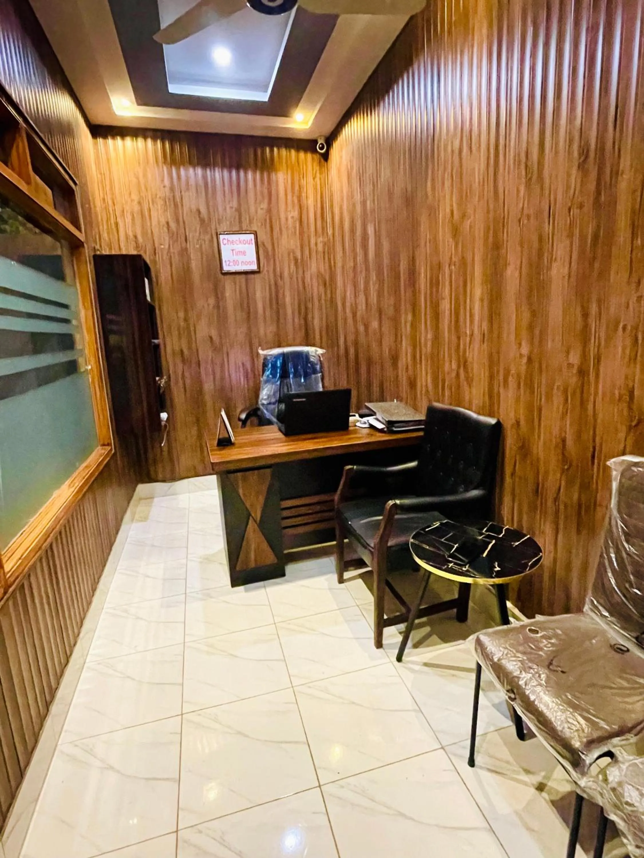 Seating area in Hotel Bed & Rest Airport