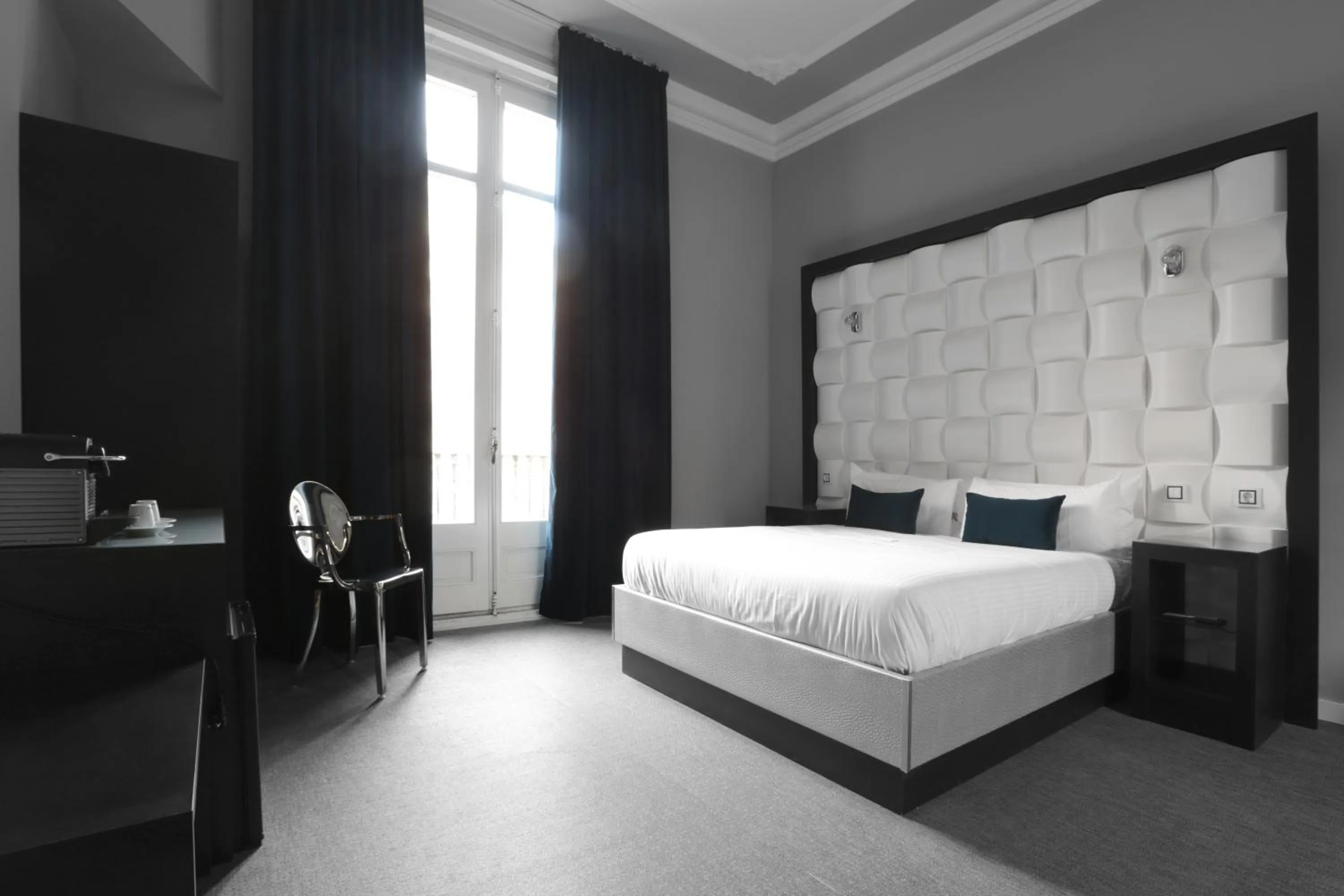 Photo of the whole room, Bed in Amra Barcelona Gran Via