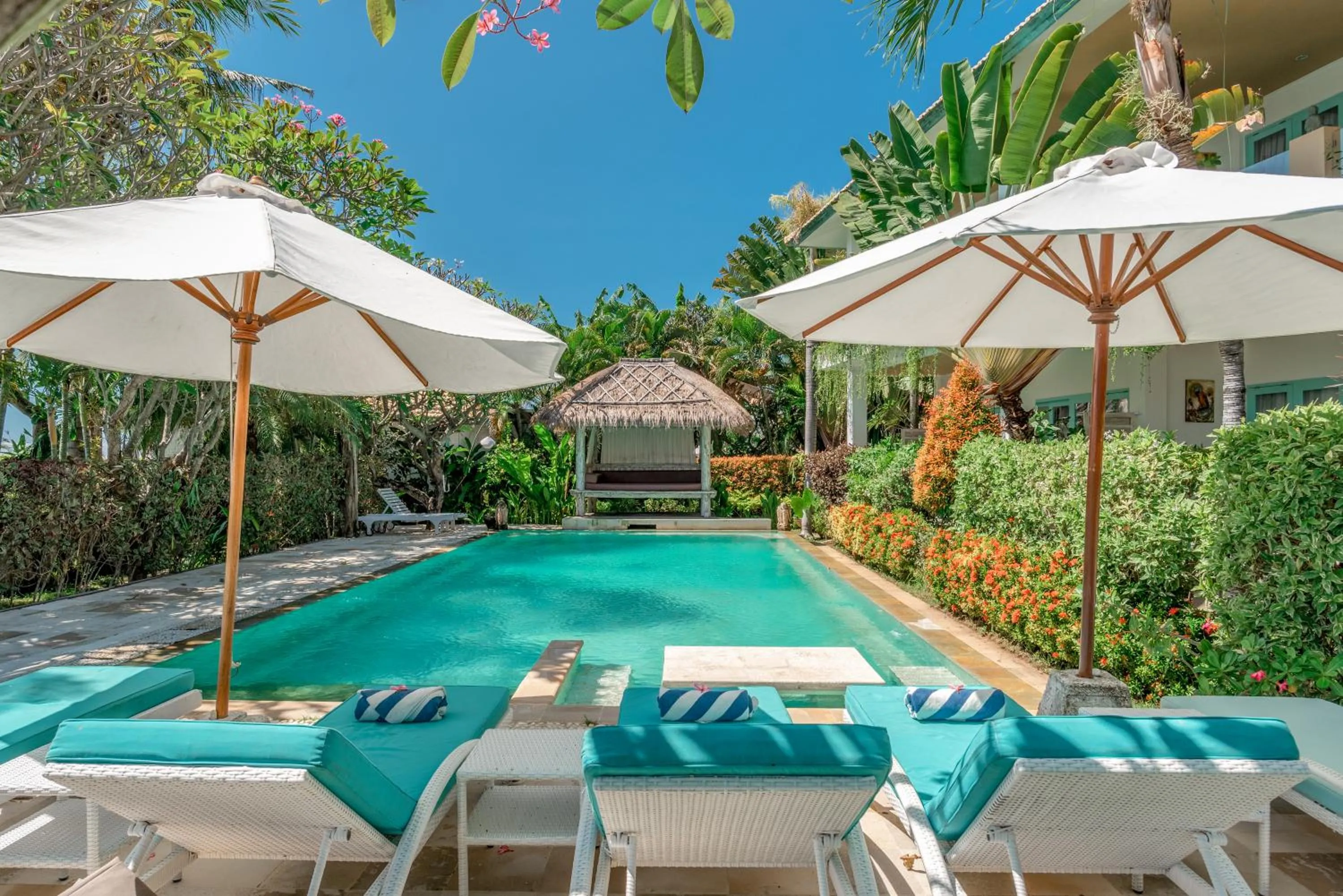 Swimming pool in Mayo Resort