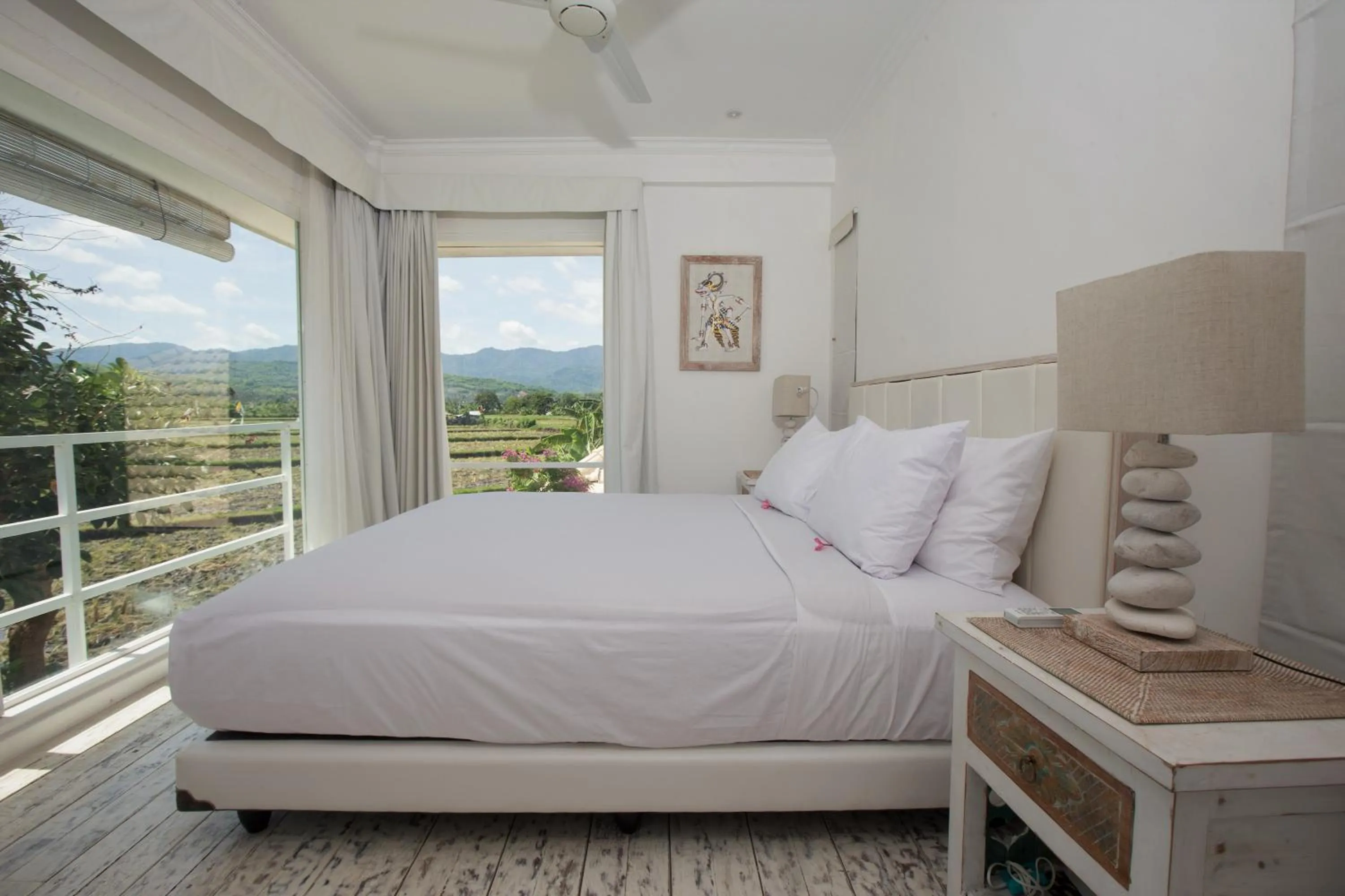 Photo of the whole room, Bed in Mayo Resort