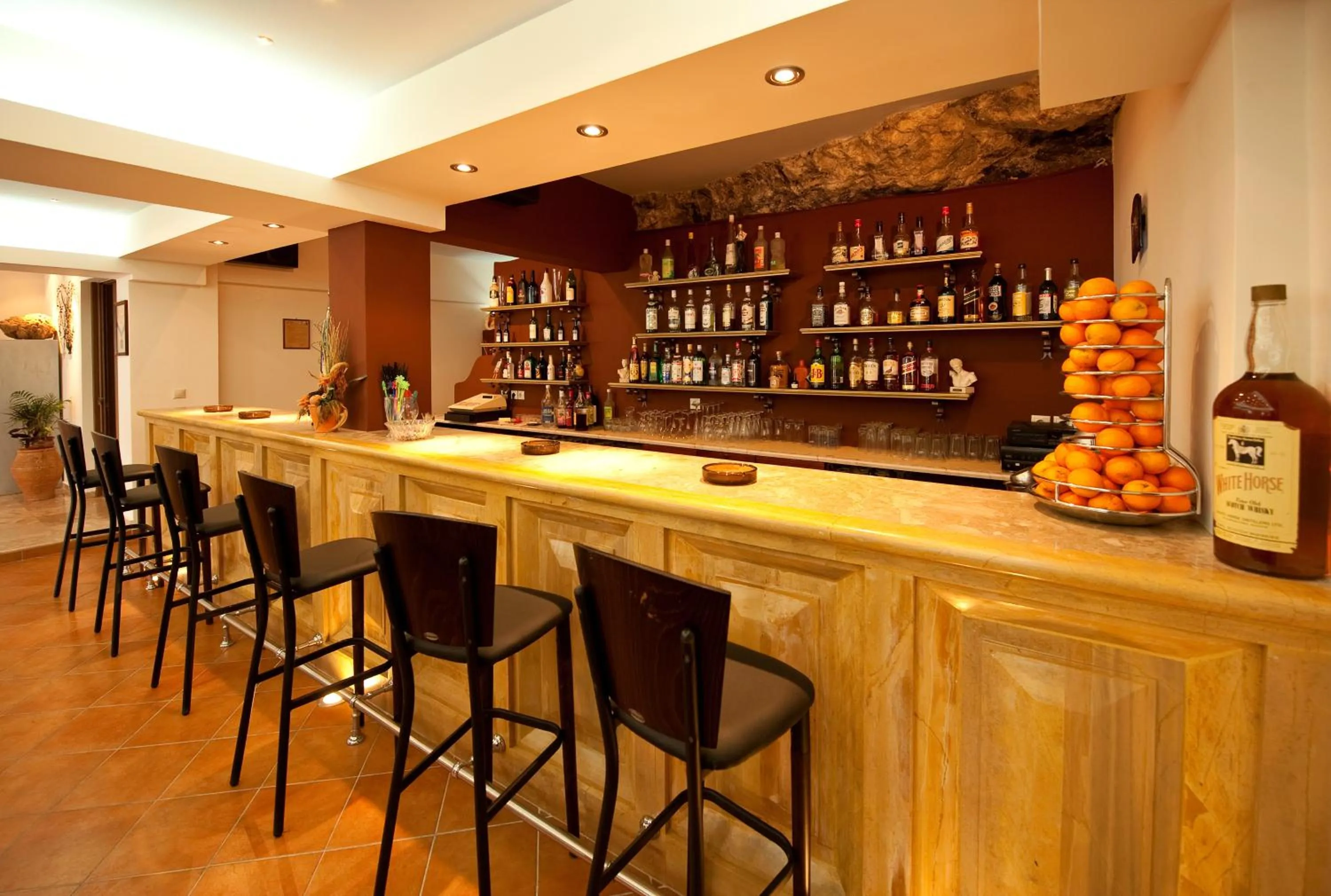 Lounge or bar in Hotel Philoxenia