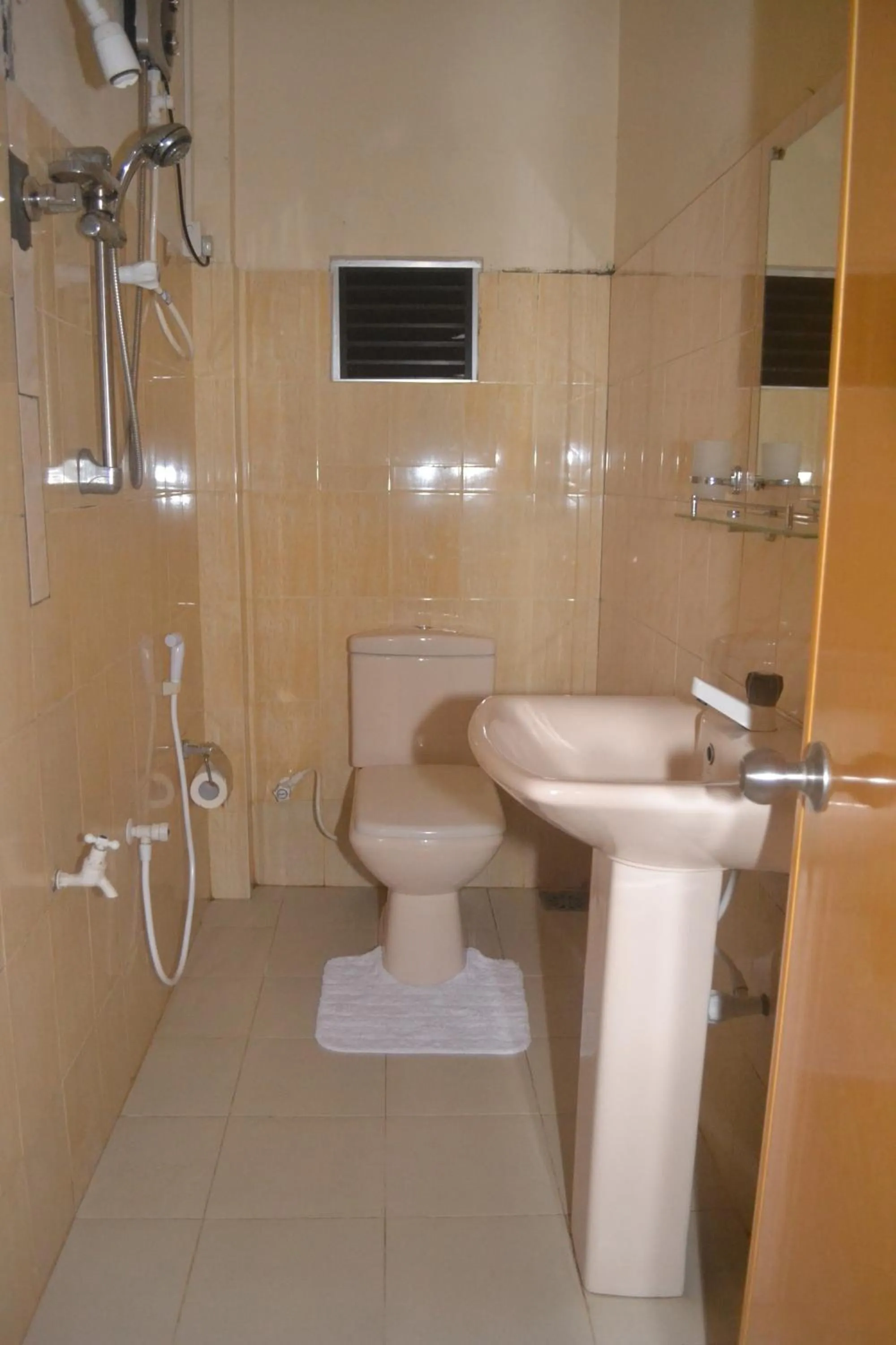 Bathroom in Hotel Thilon