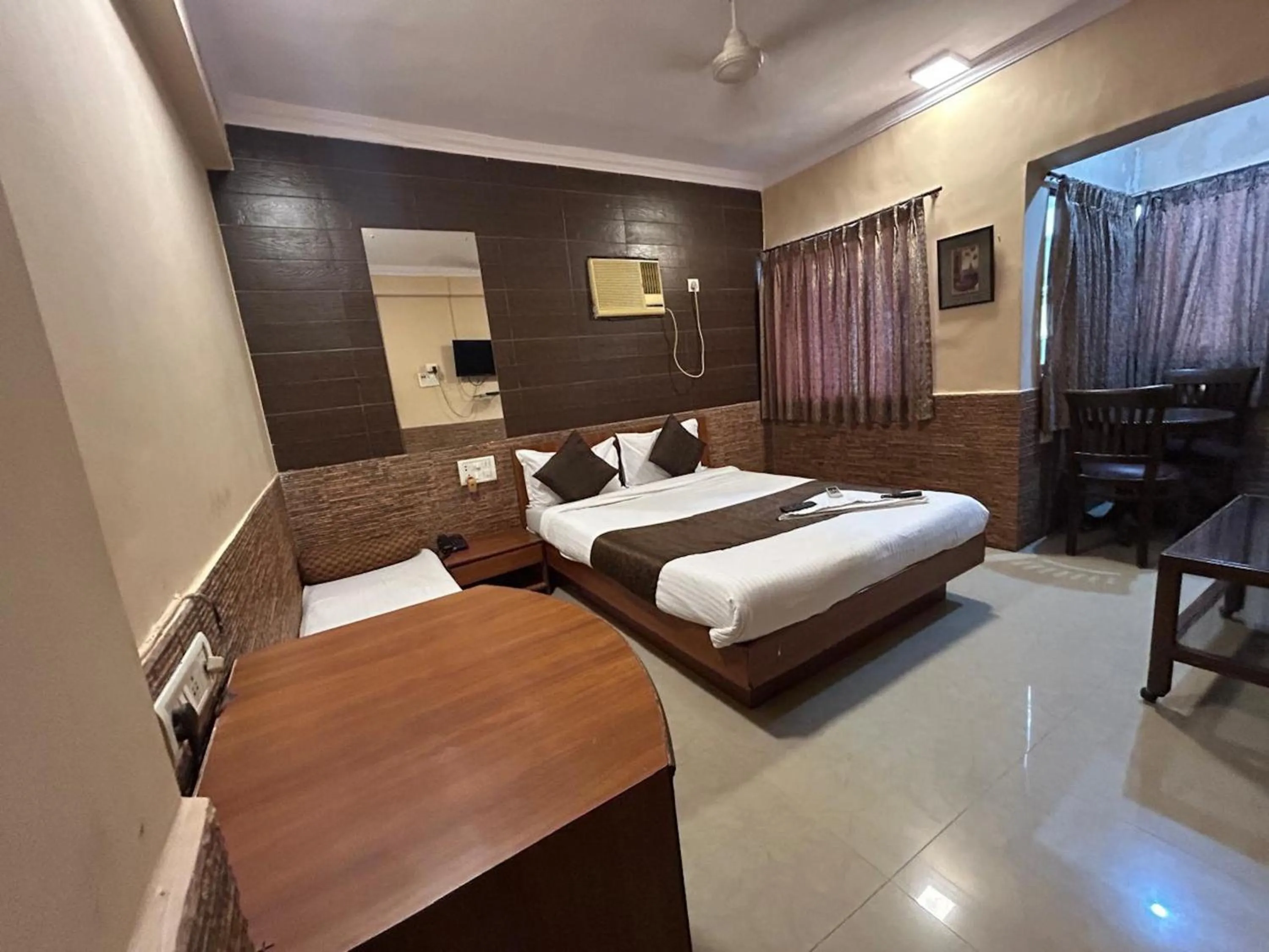 Photo of the whole room, Bed in Hotel Lucky Bandra