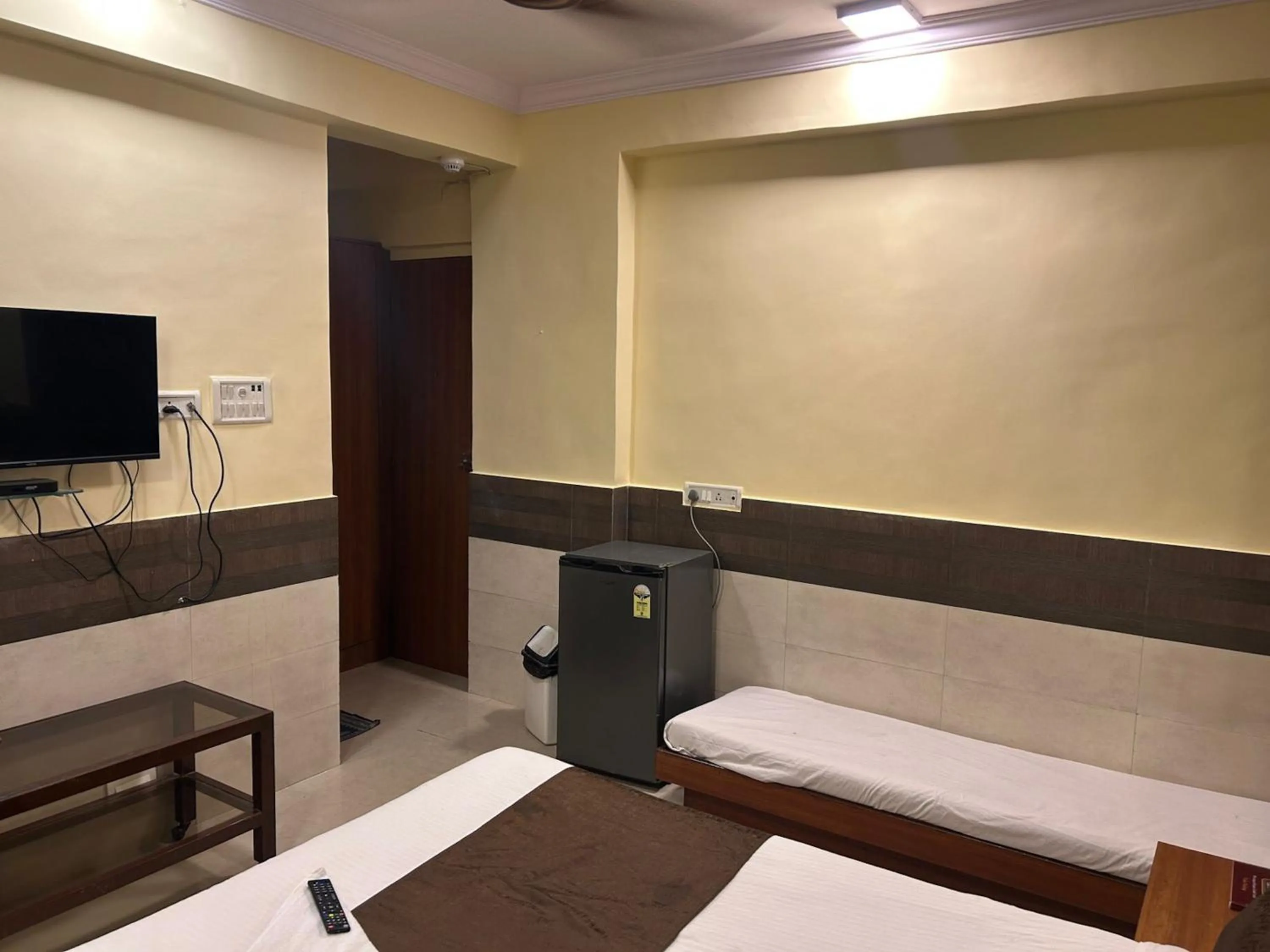 Photo of the whole room in Hotel Lucky Bandra