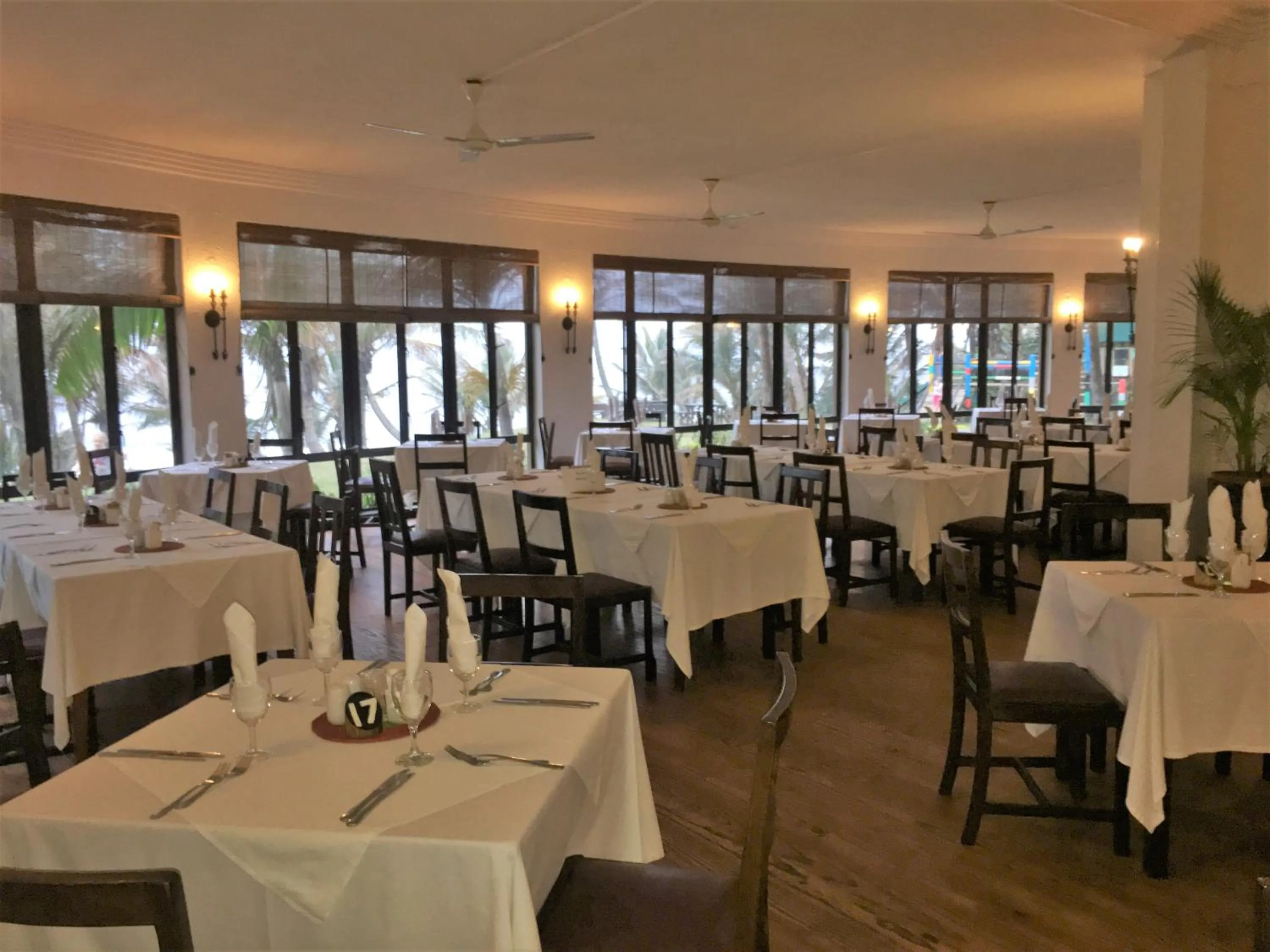 Restaurant/places to eat in Salt Rock Hotel and Beach Resort