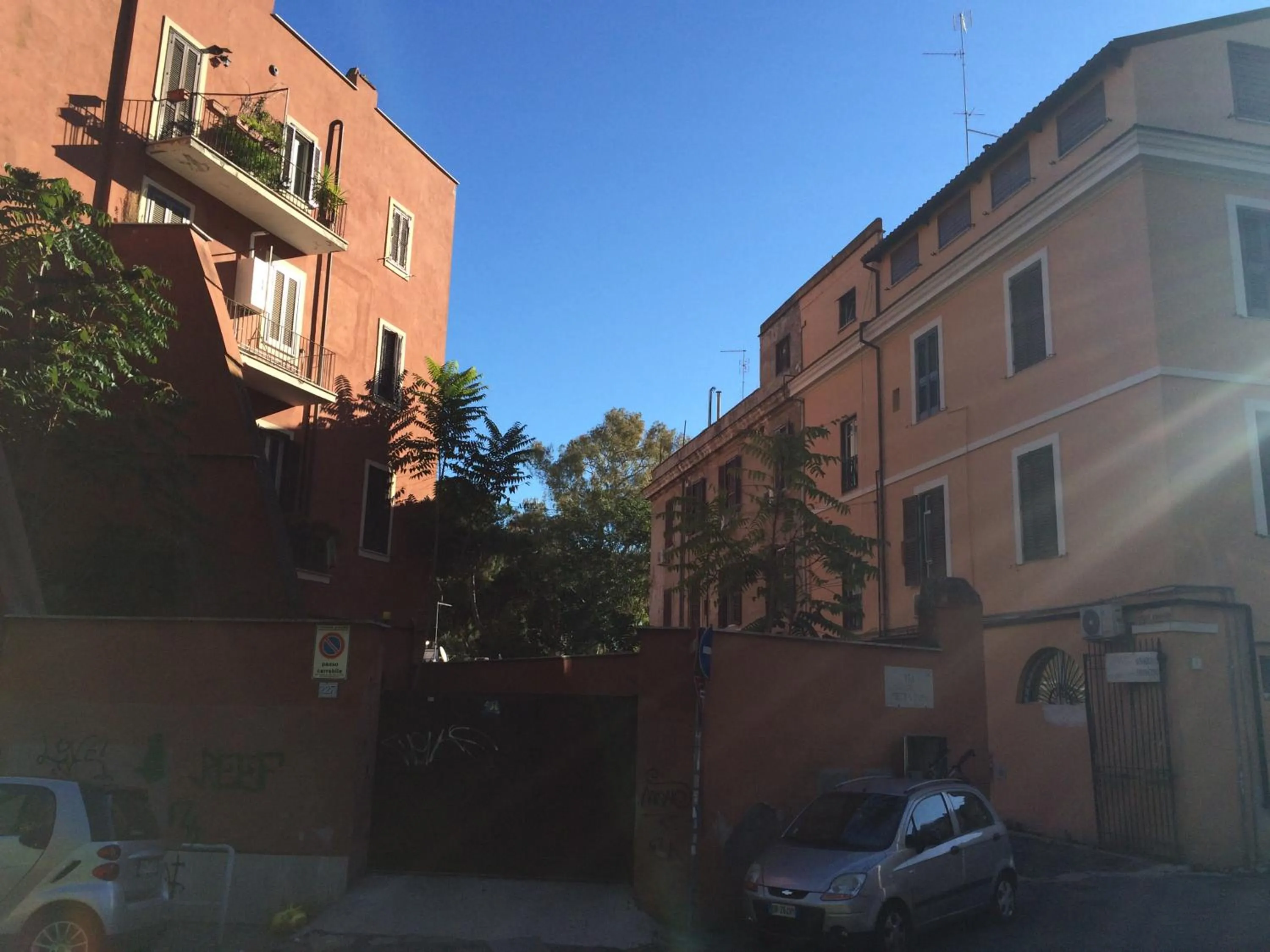 Property building in Guest Art Trastevere Station with AC