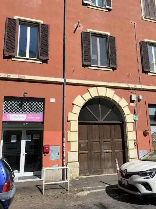 Property building in Guest Art Trastevere Station with AC