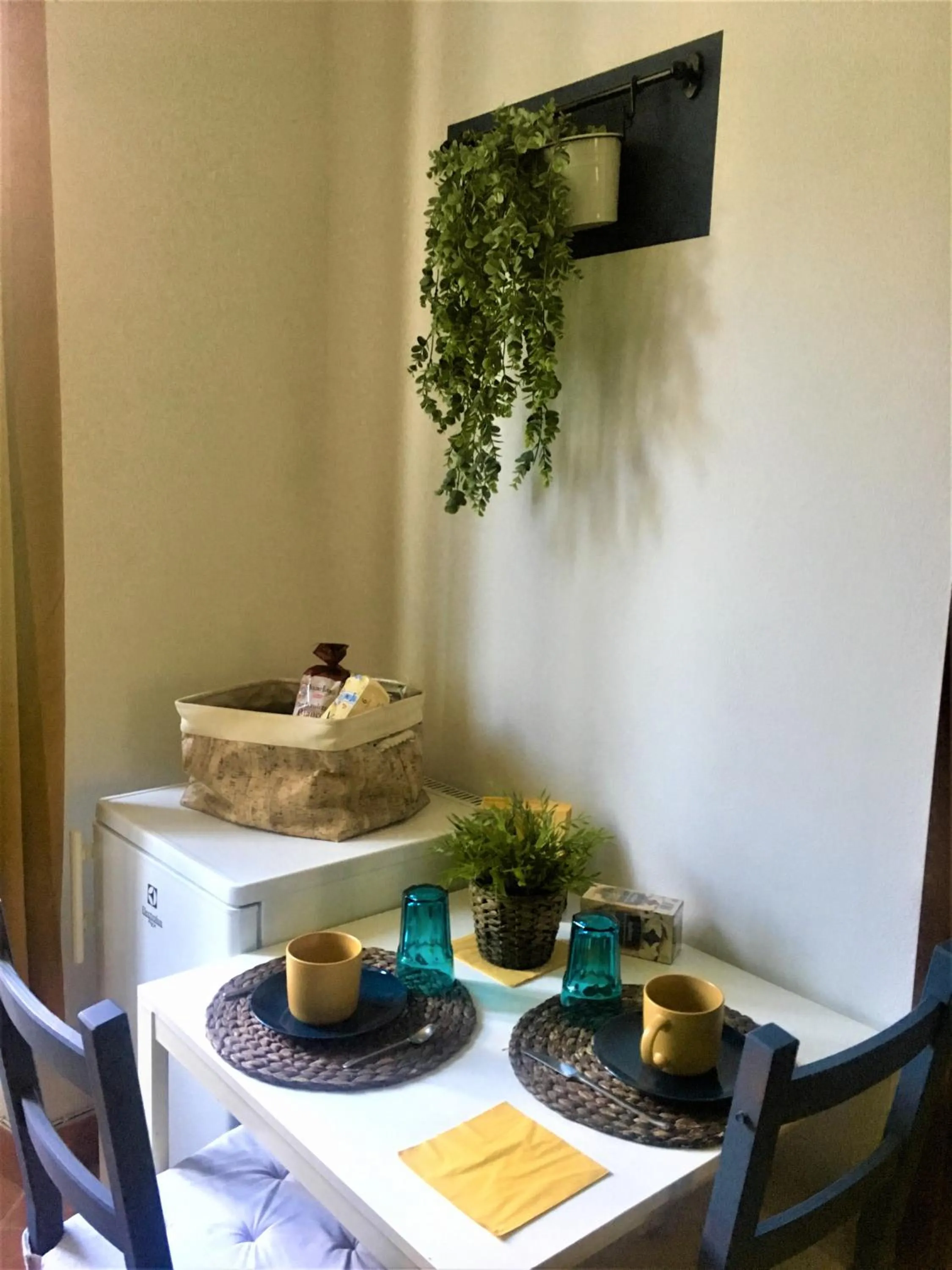 Food and drinks in Guest Art Trastevere Station with AC