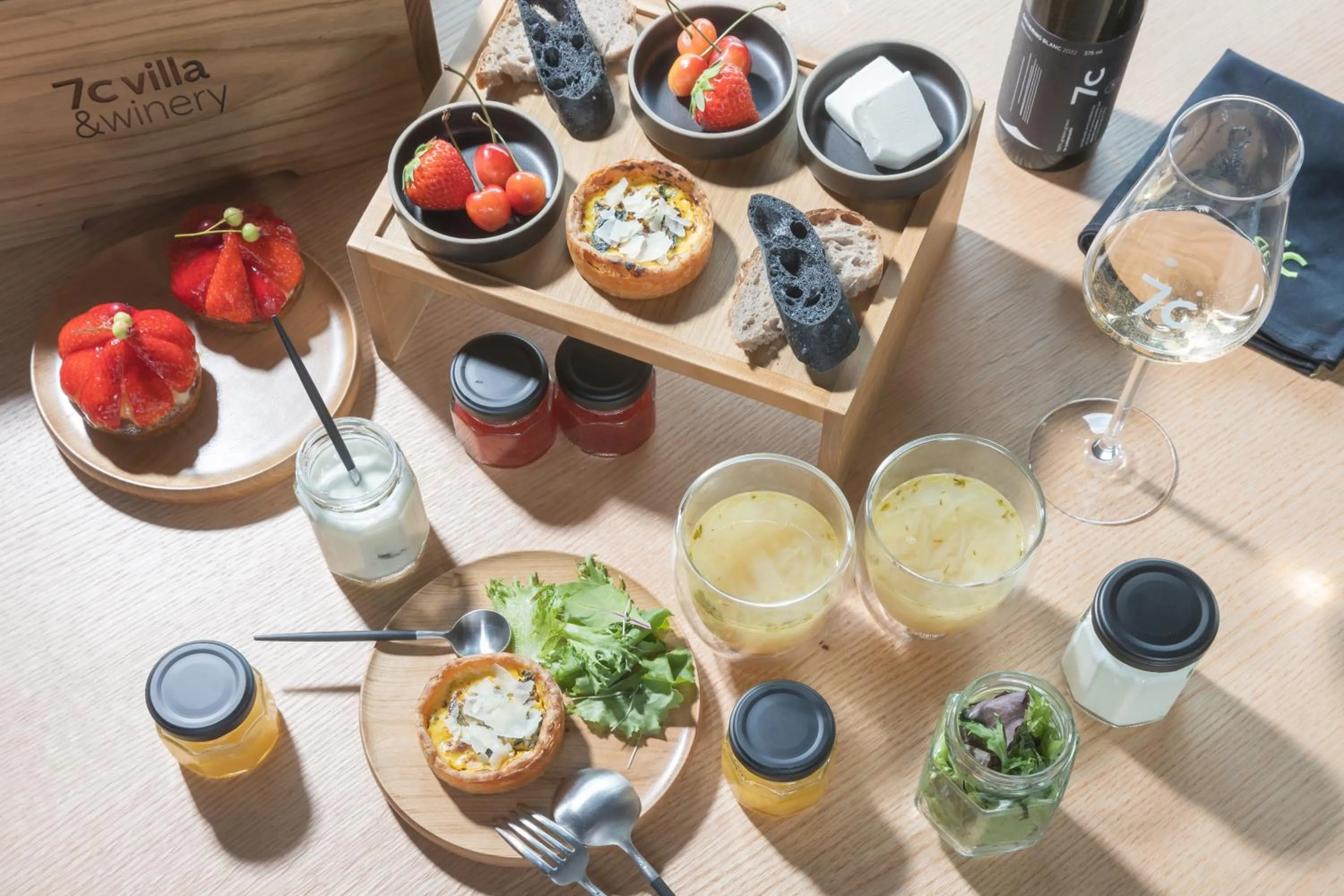 Breakfast in 7c villa and winery