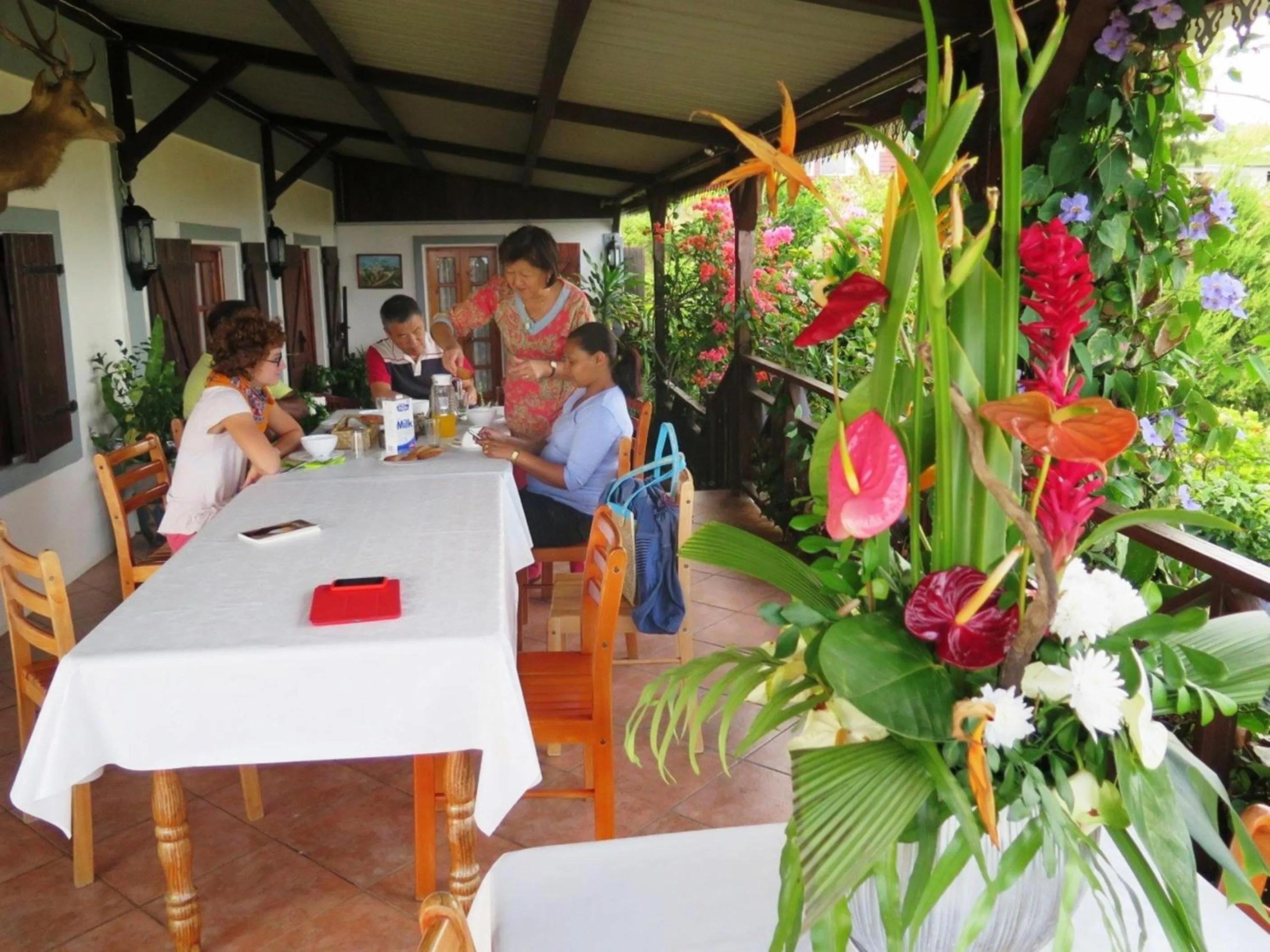 Restaurant/places to eat in Residence Foulsafat