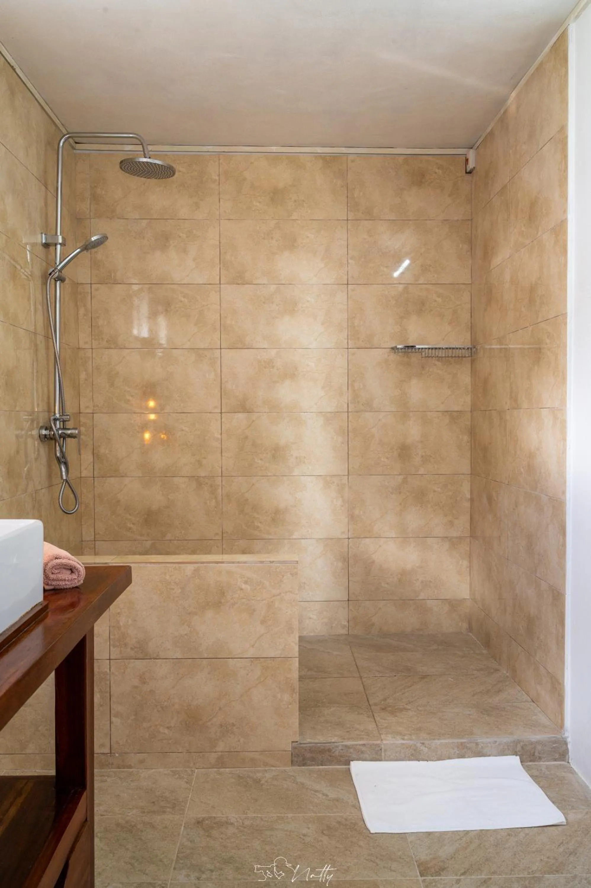Shower in Residence Foulsafat