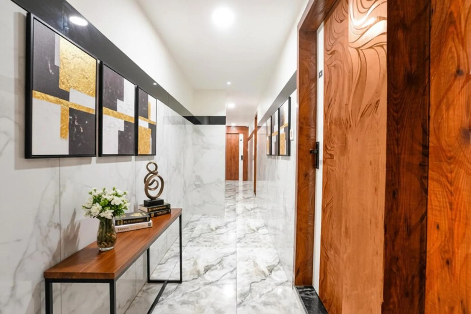 Lobby or reception in FabHotel Namantra - Nr Apollo Circle Sardar Patel Ring Road