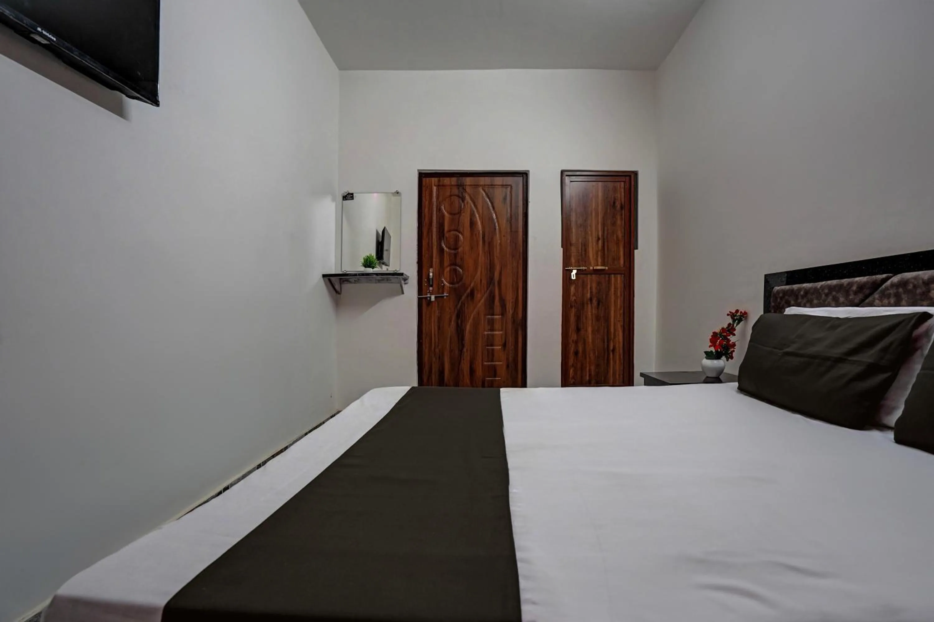 Bedroom in Hotel O VS GALAXY