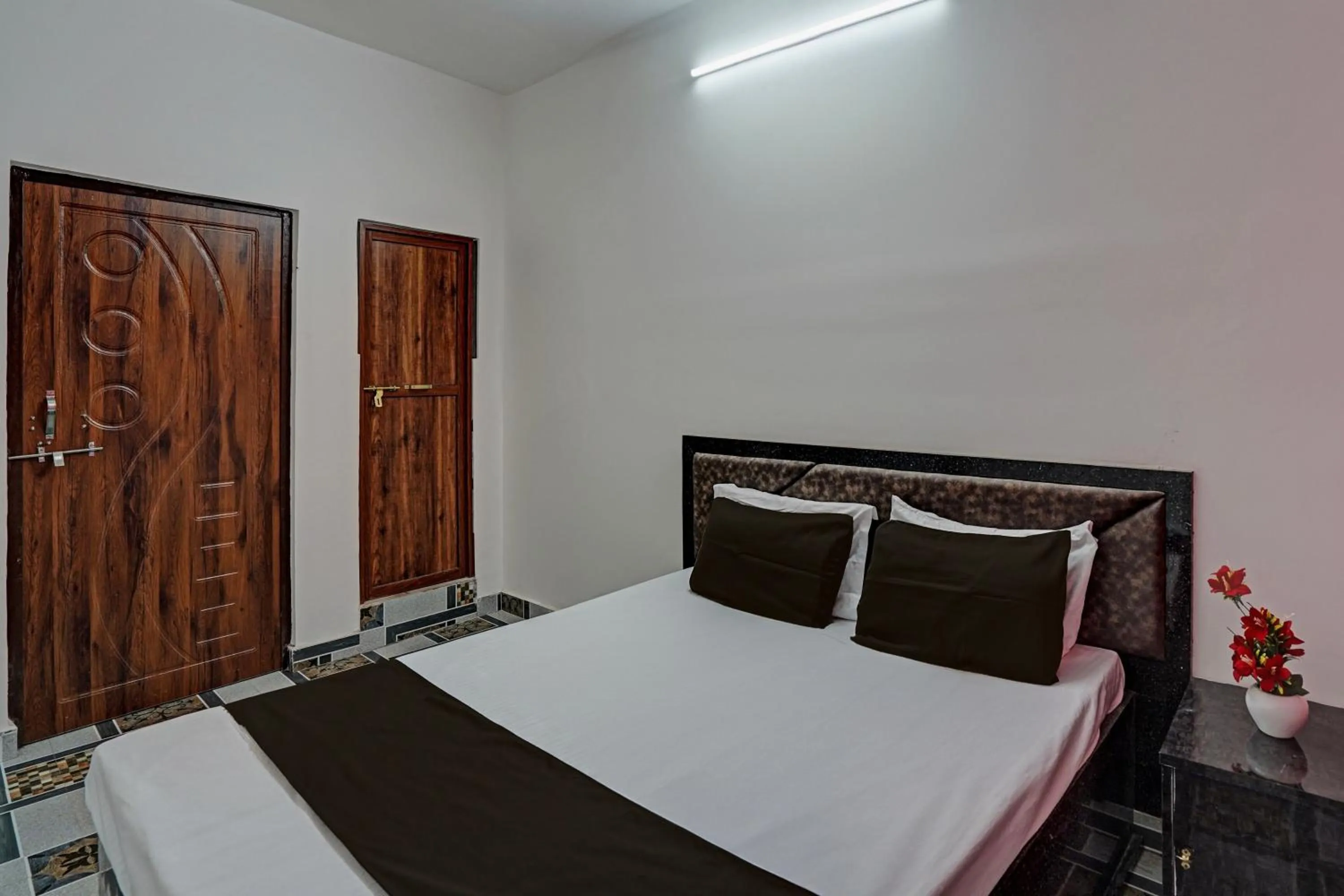 Bedroom in Hotel O VS GALAXY