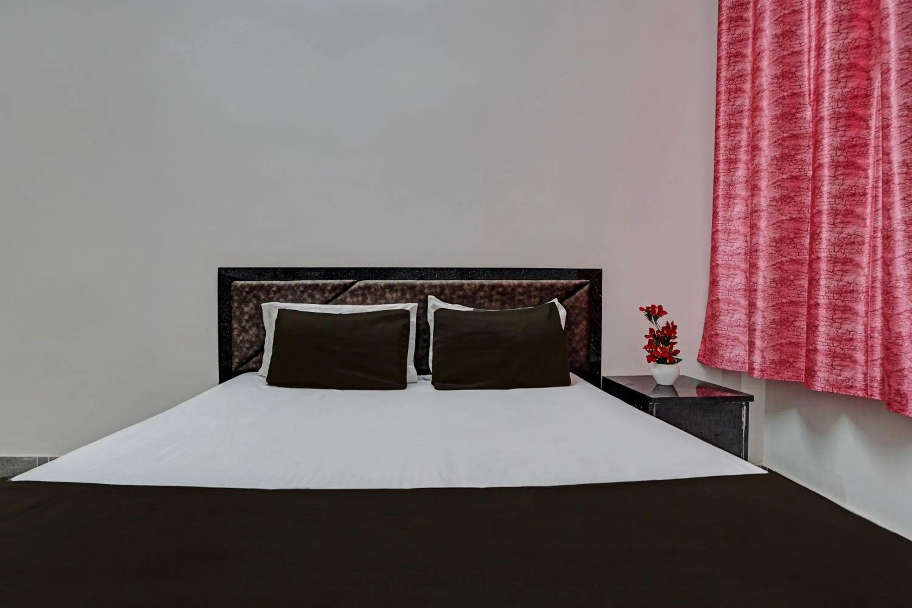 Bedroom in Hotel O VS GALAXY