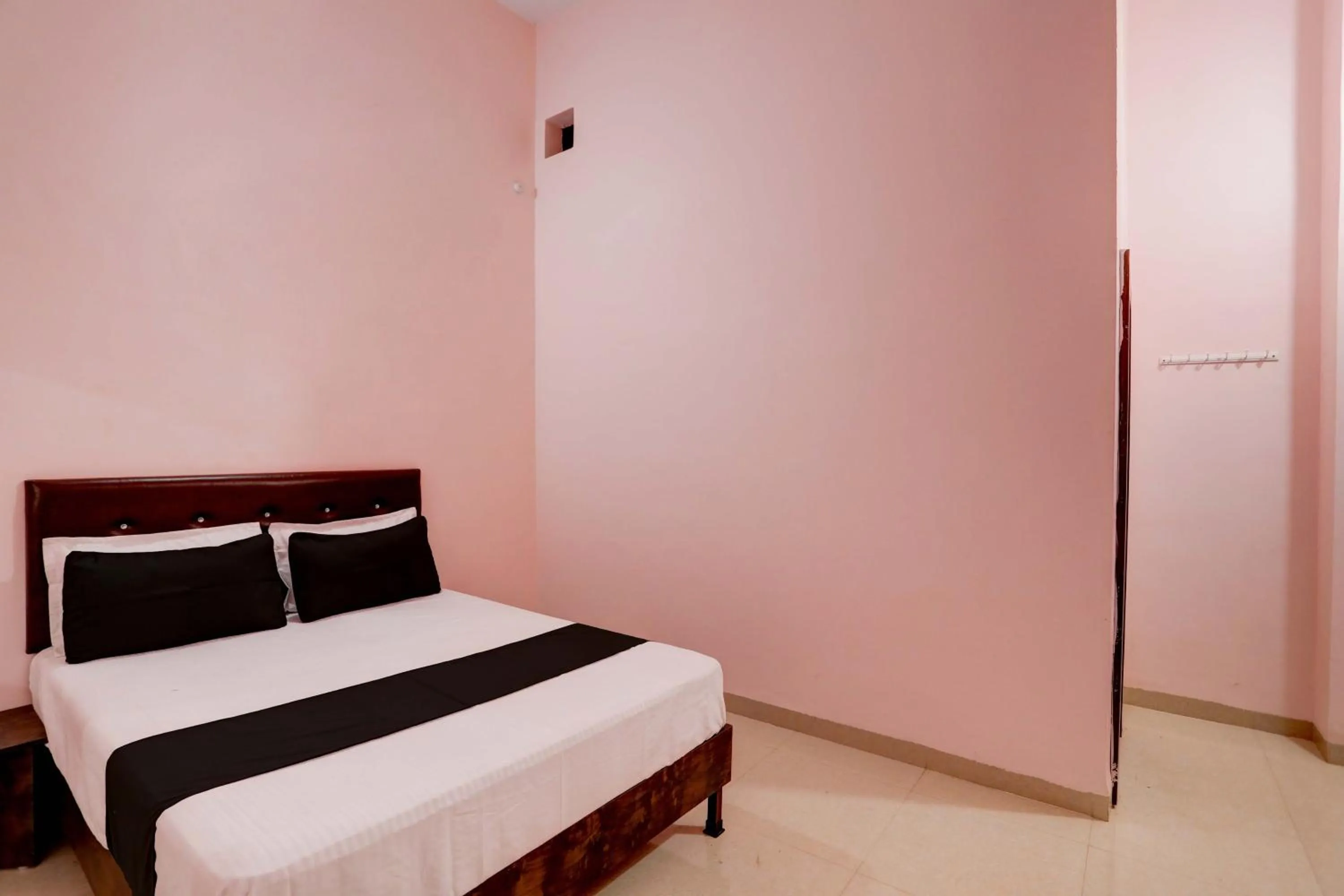 Bedroom, Bed in Hotel O Blue Moon