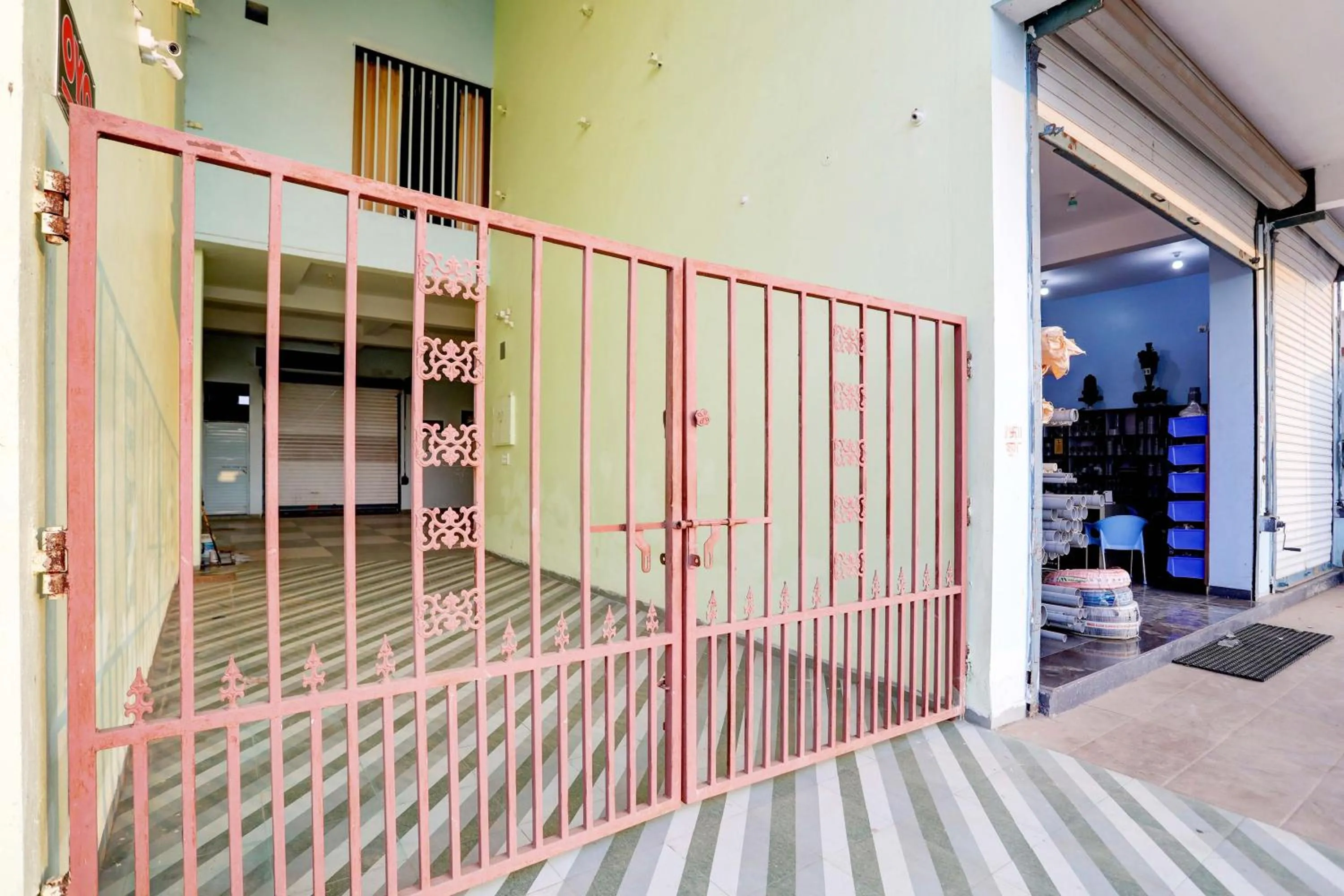 Facade/entrance in Hotel O Blue Moon