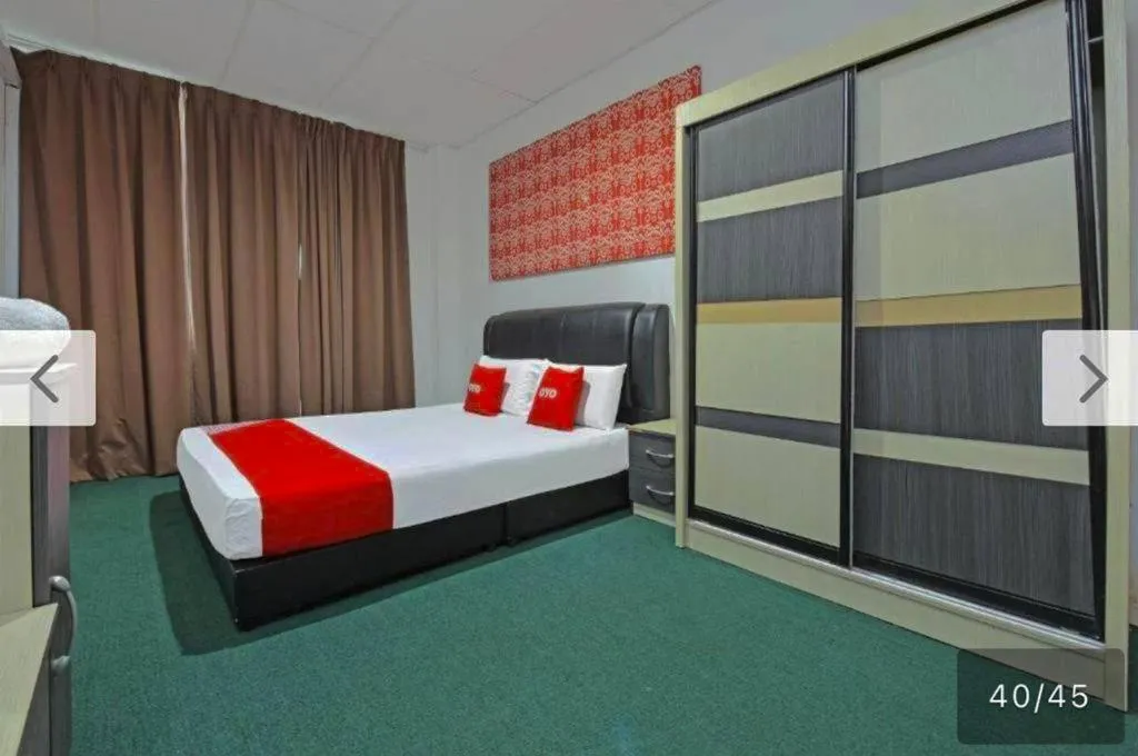 Bed in SYAHIRAH HOTEL