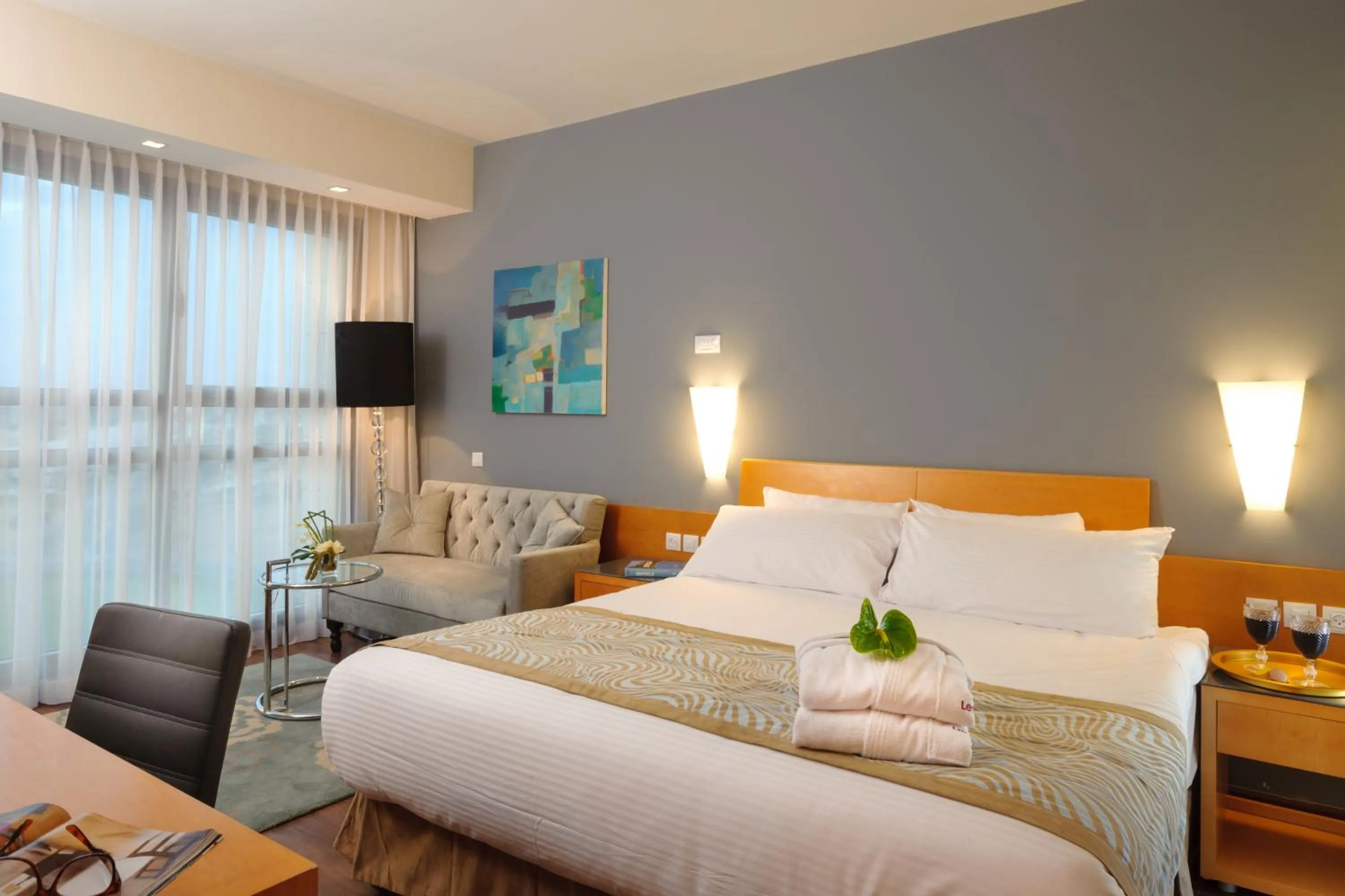 Living room, Bed in Leonardo Plaza Ashdod