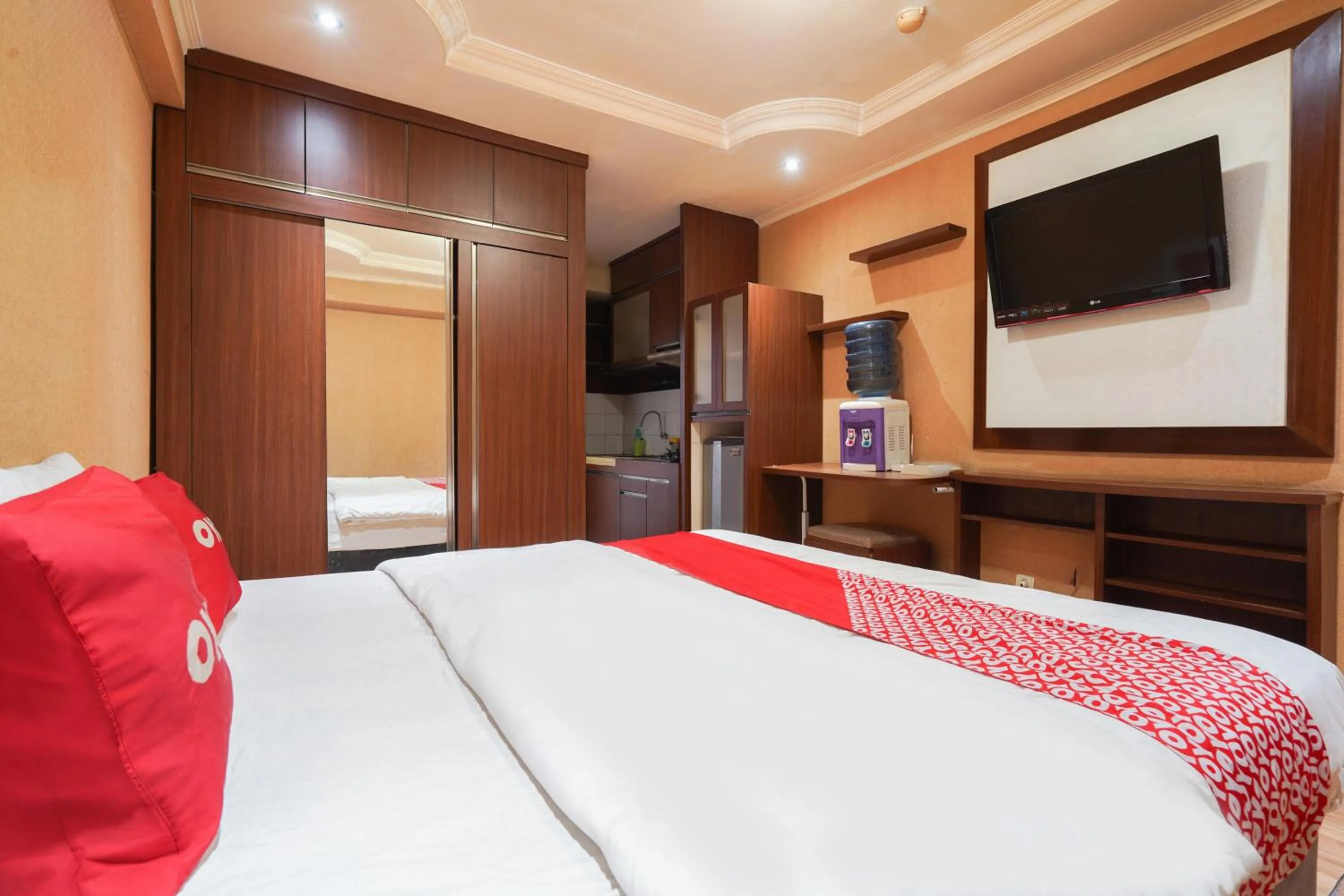 Bedroom, Bed in OYO 93545 Gateway Cicadas Apartment By Barbie Homestay