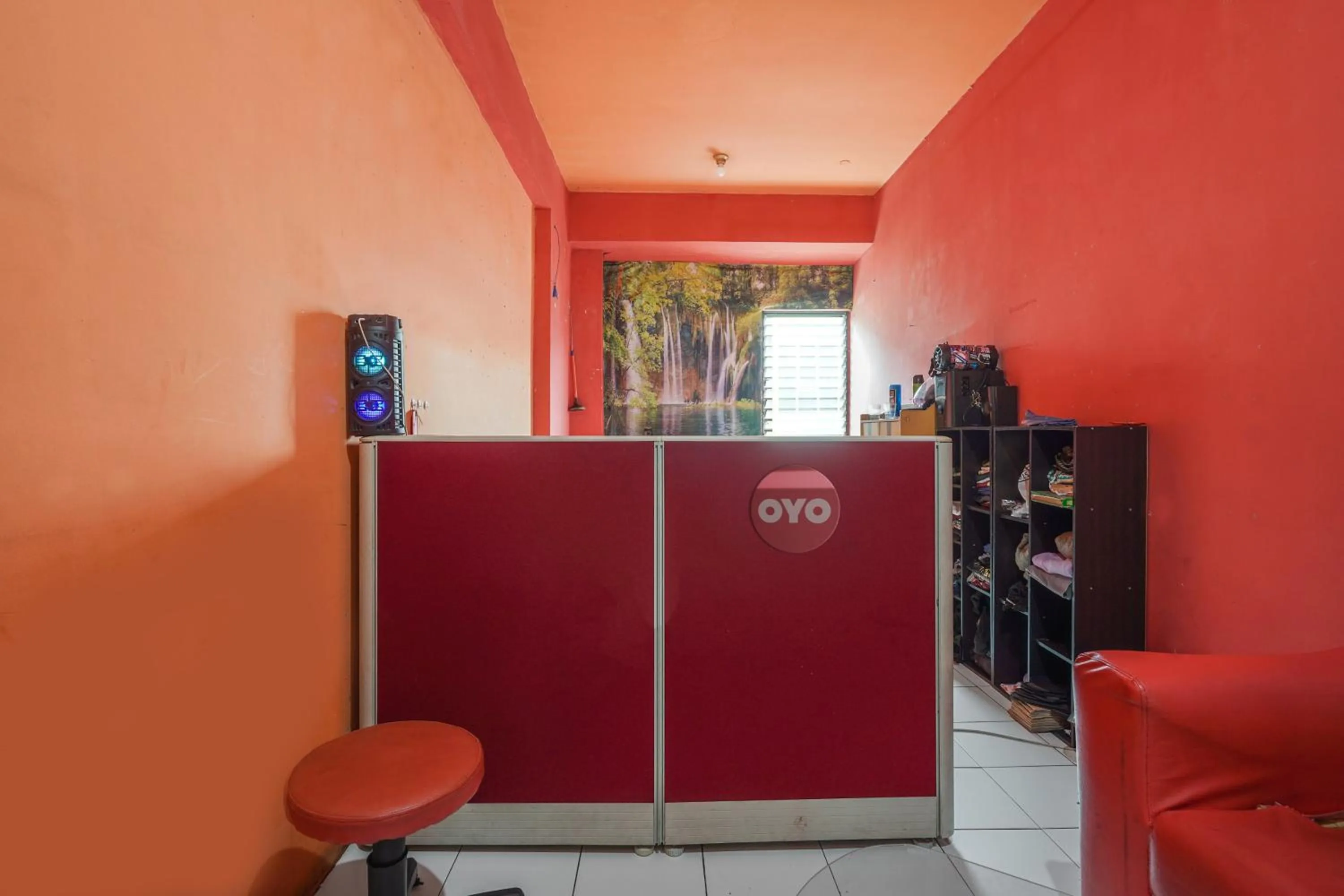 Lobby or reception in OYO 93545 Gateway Cicadas Apartment By Barbie Homestay