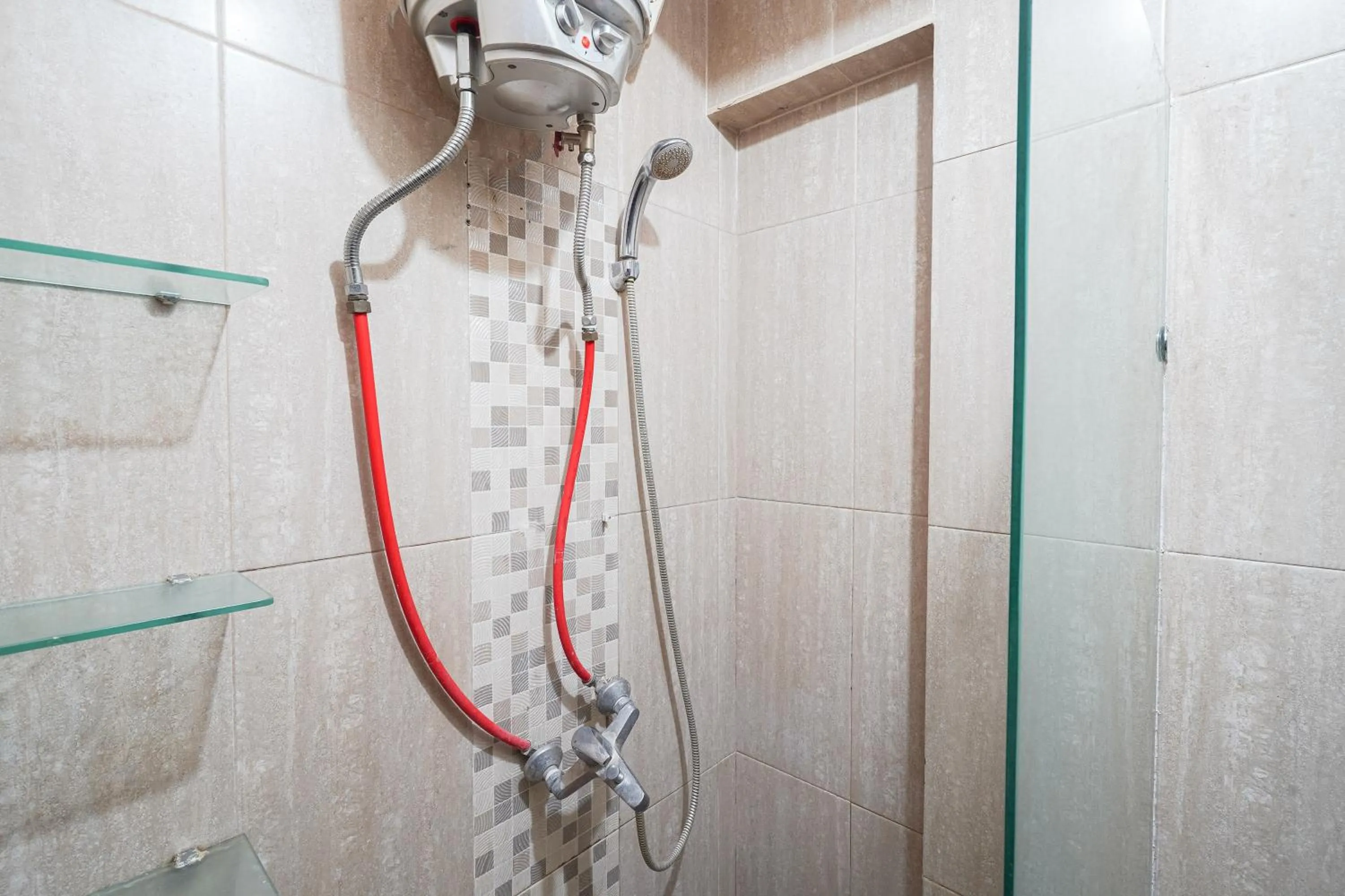 Bathroom in OYO 93545 Gateway Cicadas Apartment By Barbie Homestay