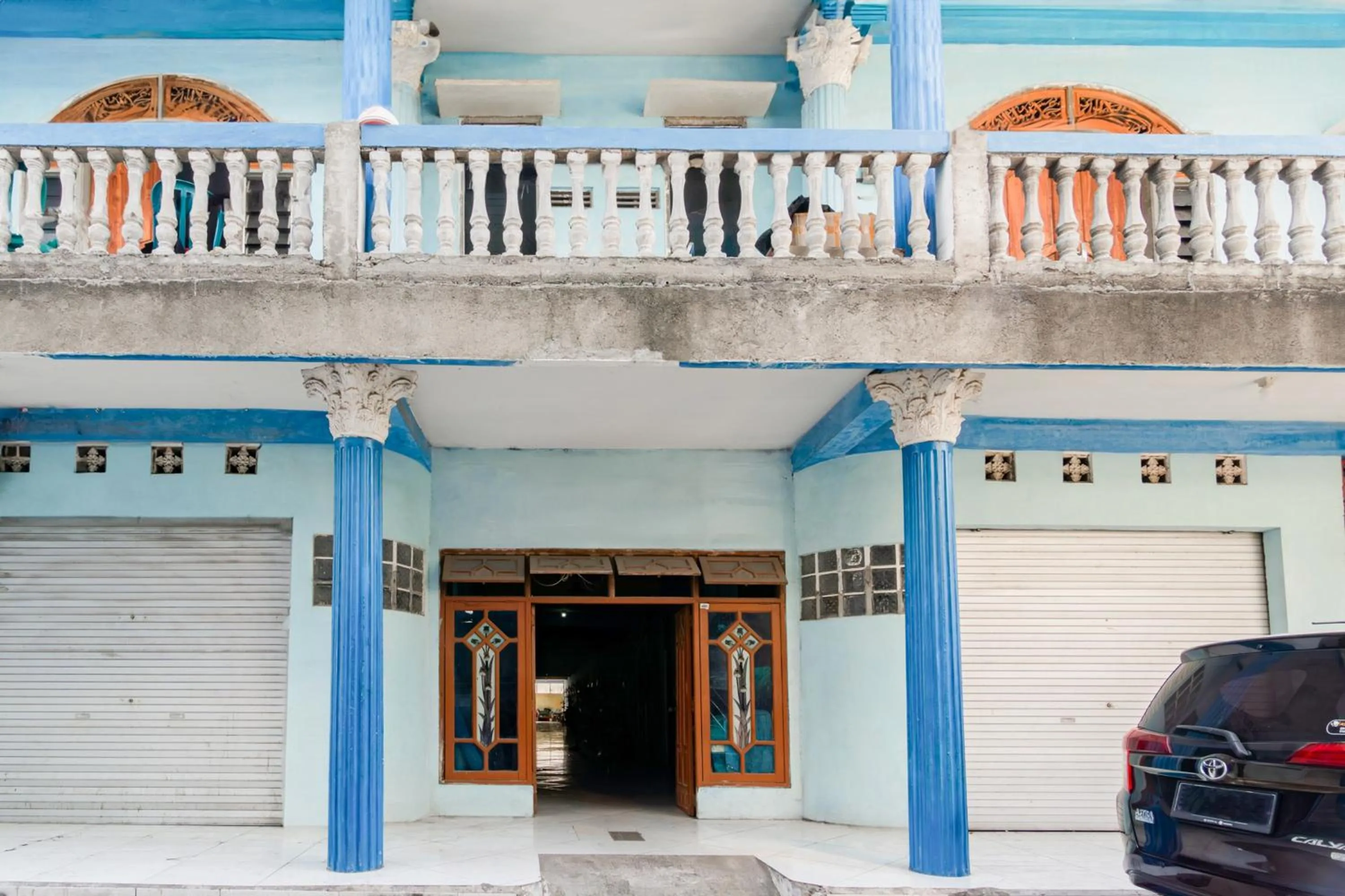 Facade/entrance in Hotel O Triple N Homestay