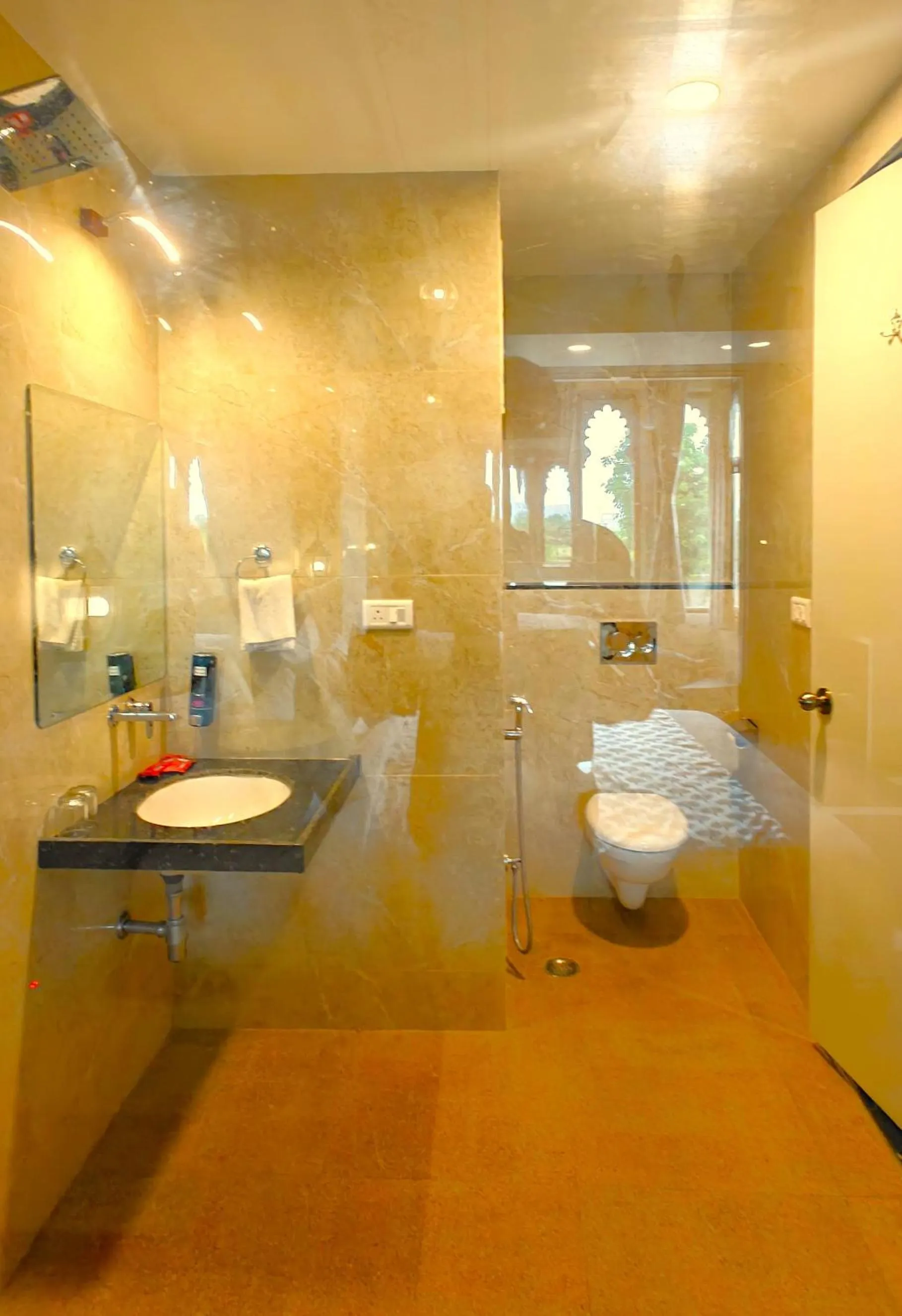 Shower in The Biletha Bagh