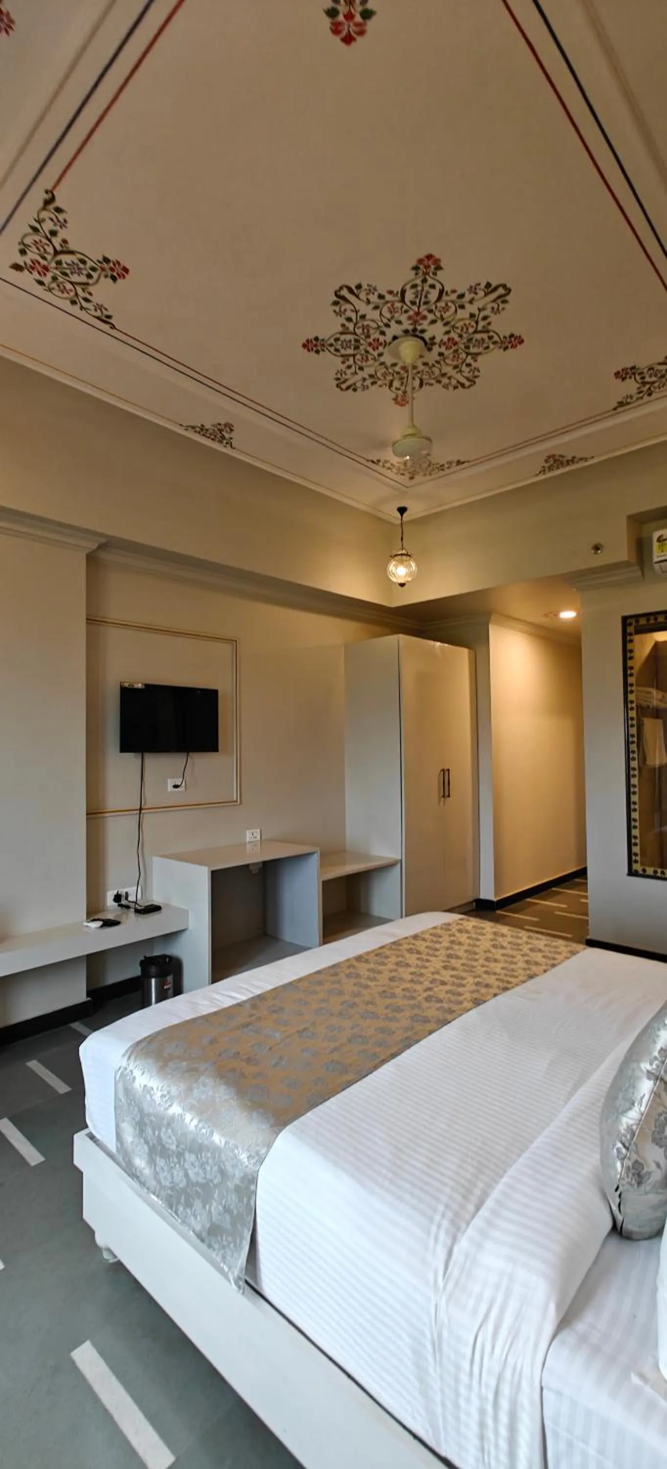 Photo of the whole room, Bed in The Biletha Bagh