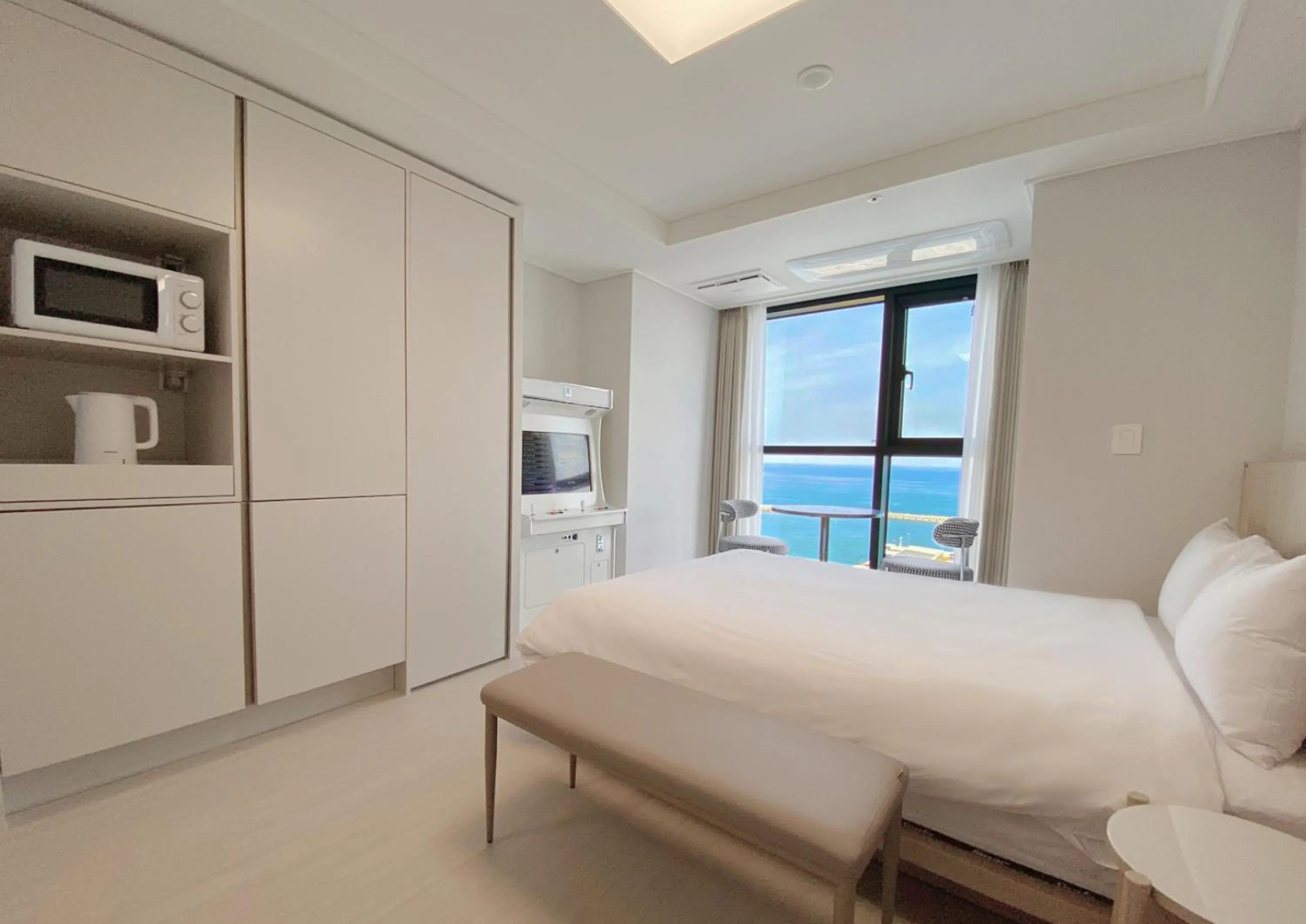 Photo of the whole room, Bed in UH FLAT The SOKCHO