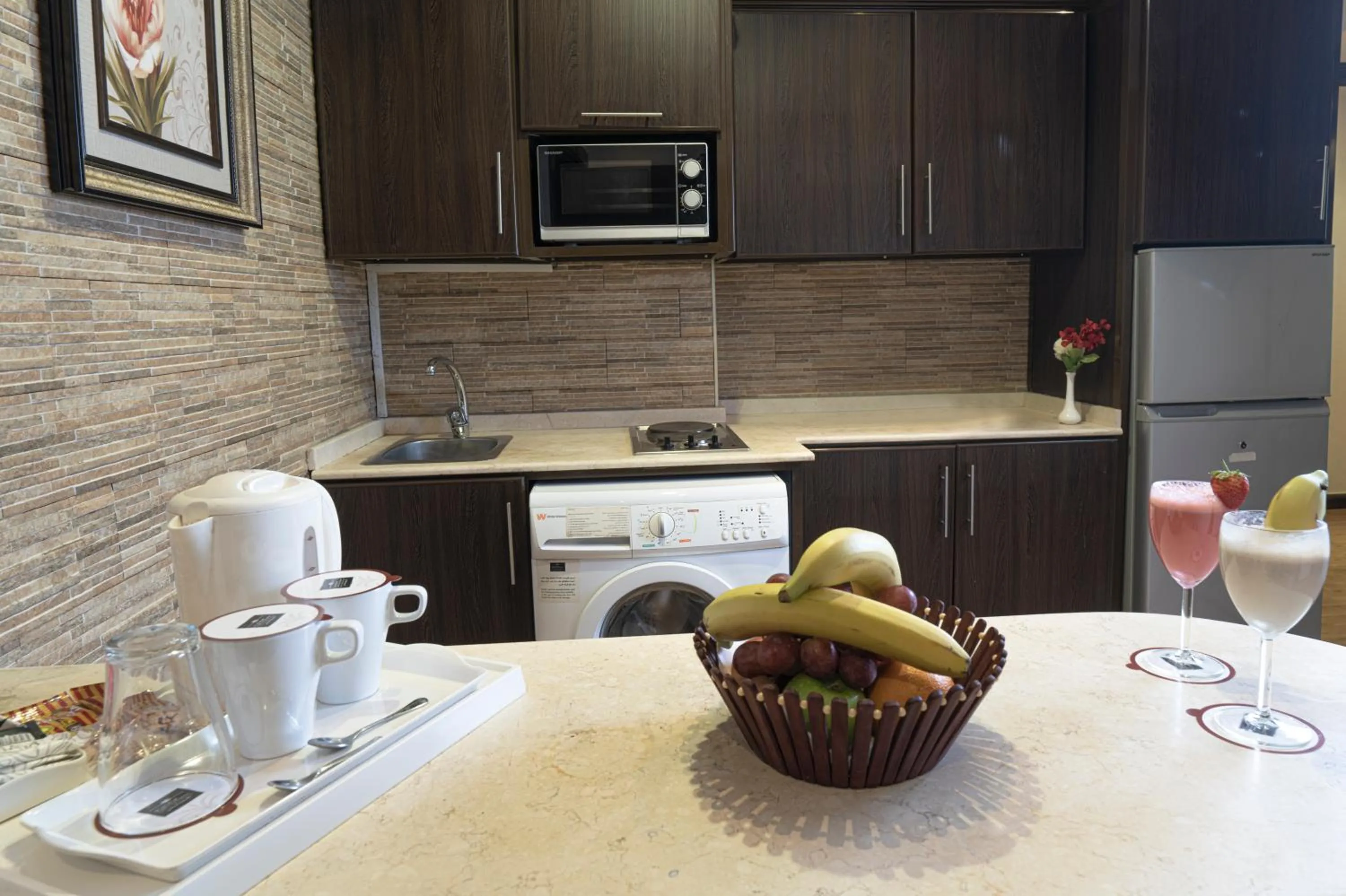 Kitchen or kitchenette in شقق بلاتينيوم السبعين للشقق المخدومة