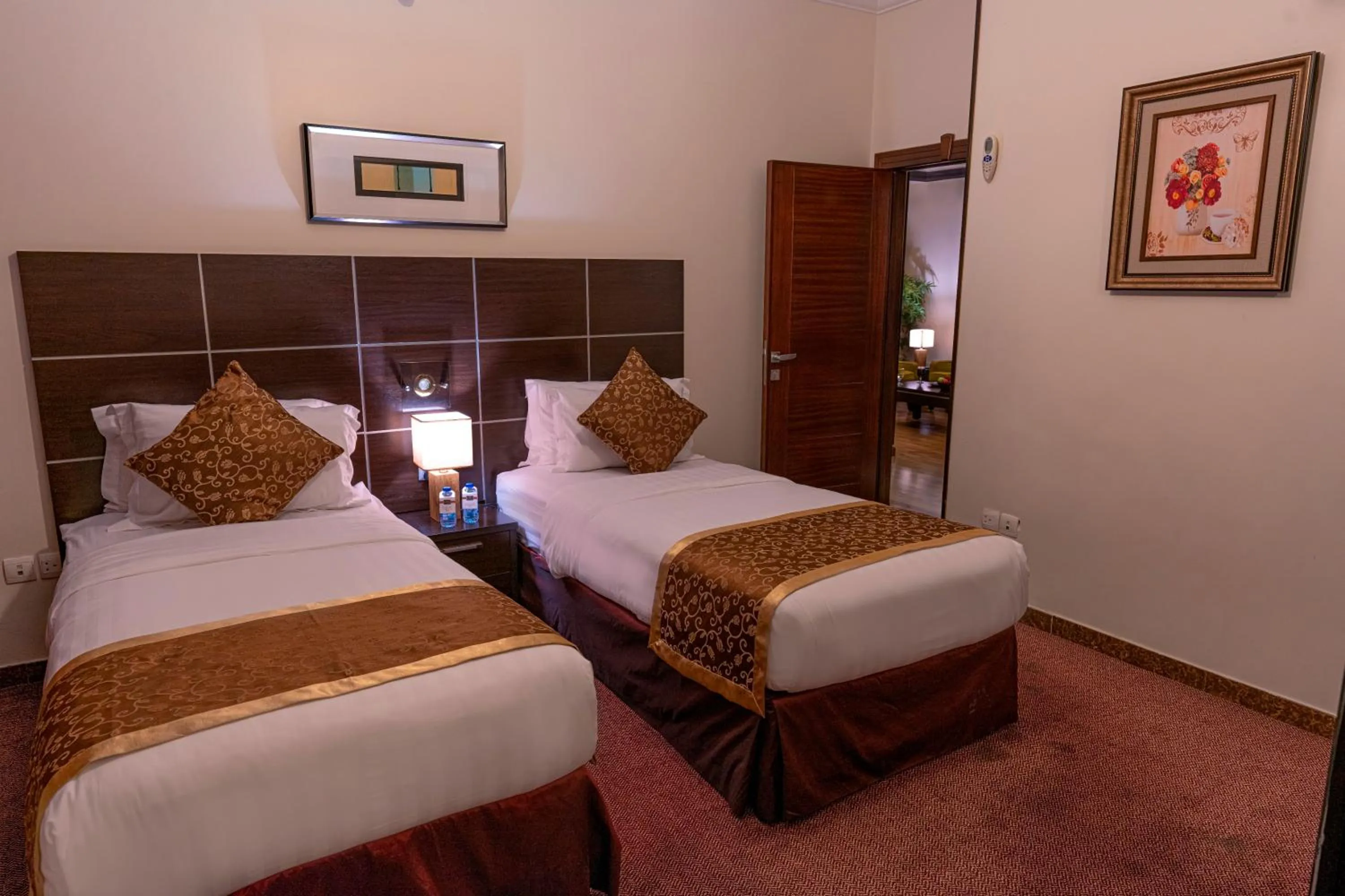 Bedroom, Bed in شقق بلاتينيوم السبعين للشقق المخدومة