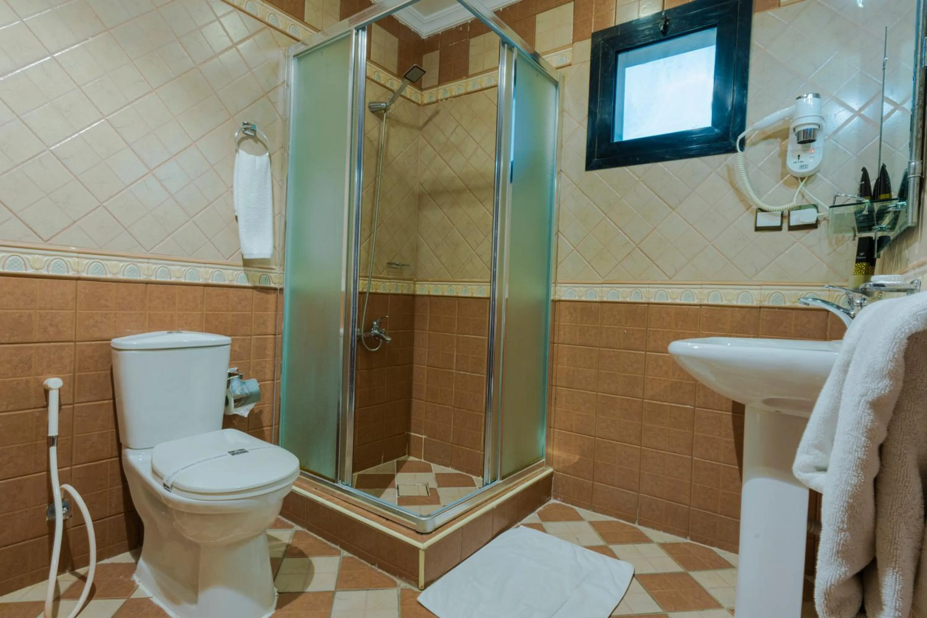 Bathroom in شقق بلاتينيوم السبعين للشقق المخدومة