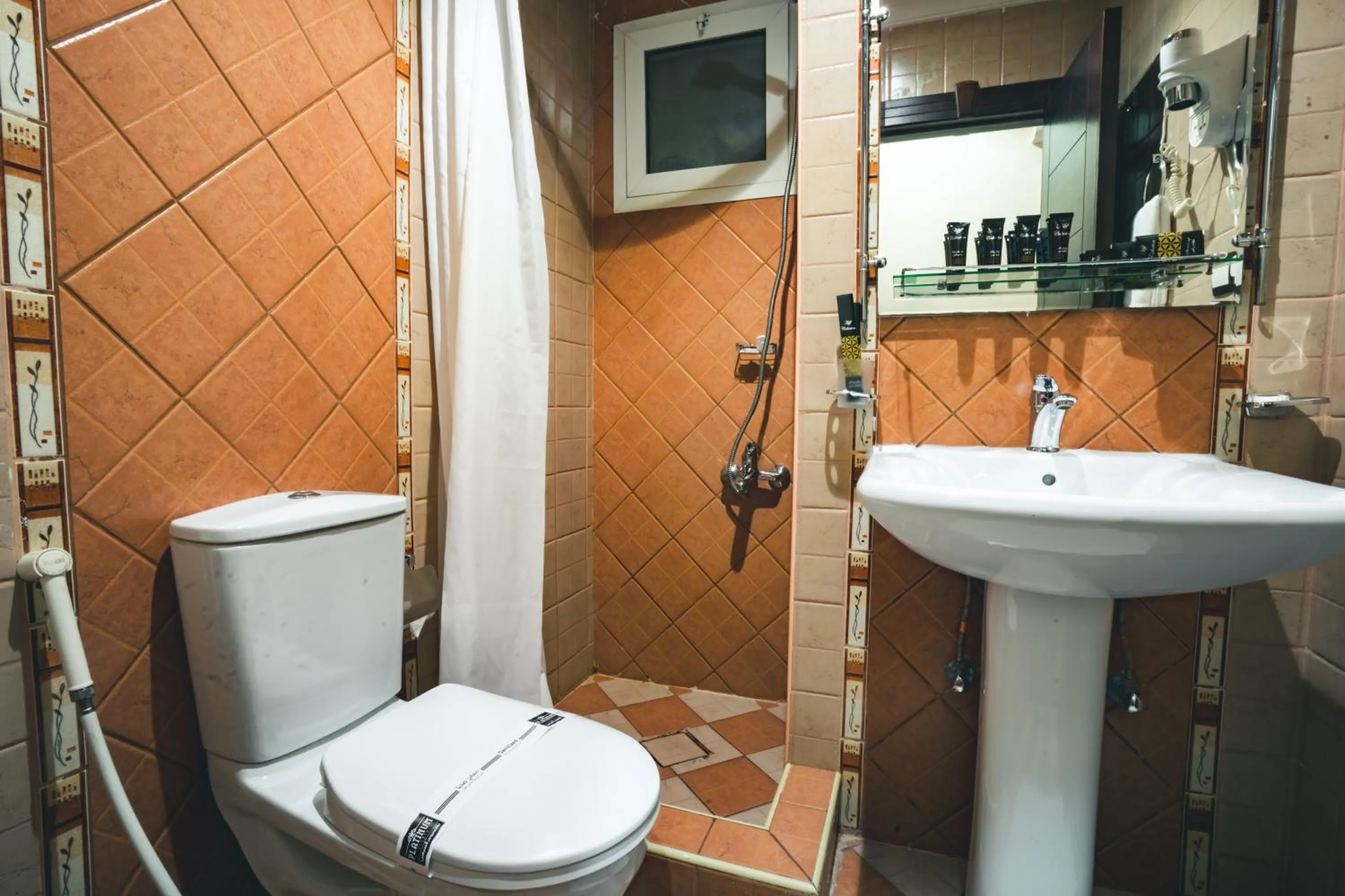 Bathroom in شقق بلاتينيوم السبعين للشقق المخدومة