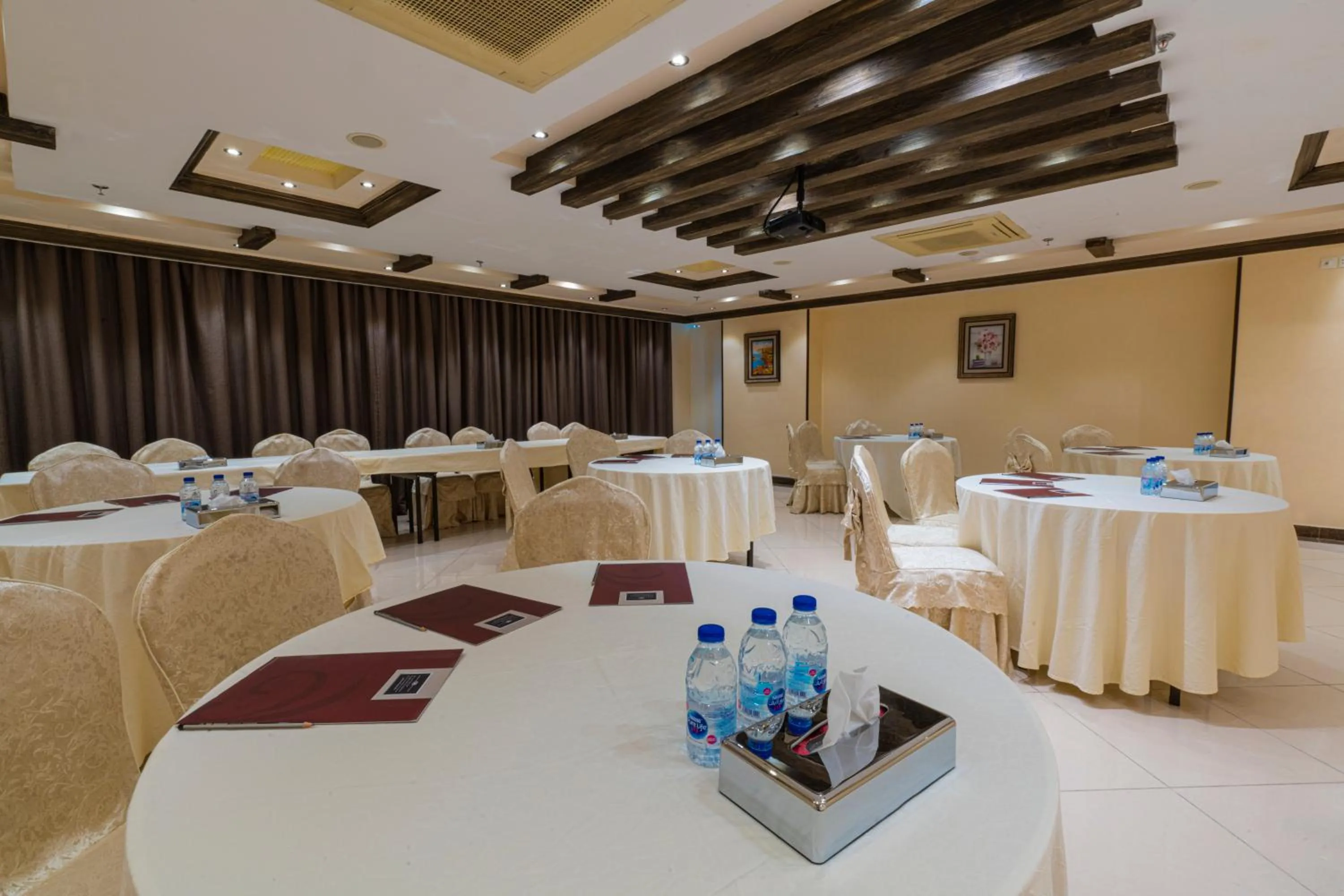 Meeting/conference room in شقق بلاتينيوم السبعين للشقق المخدومة