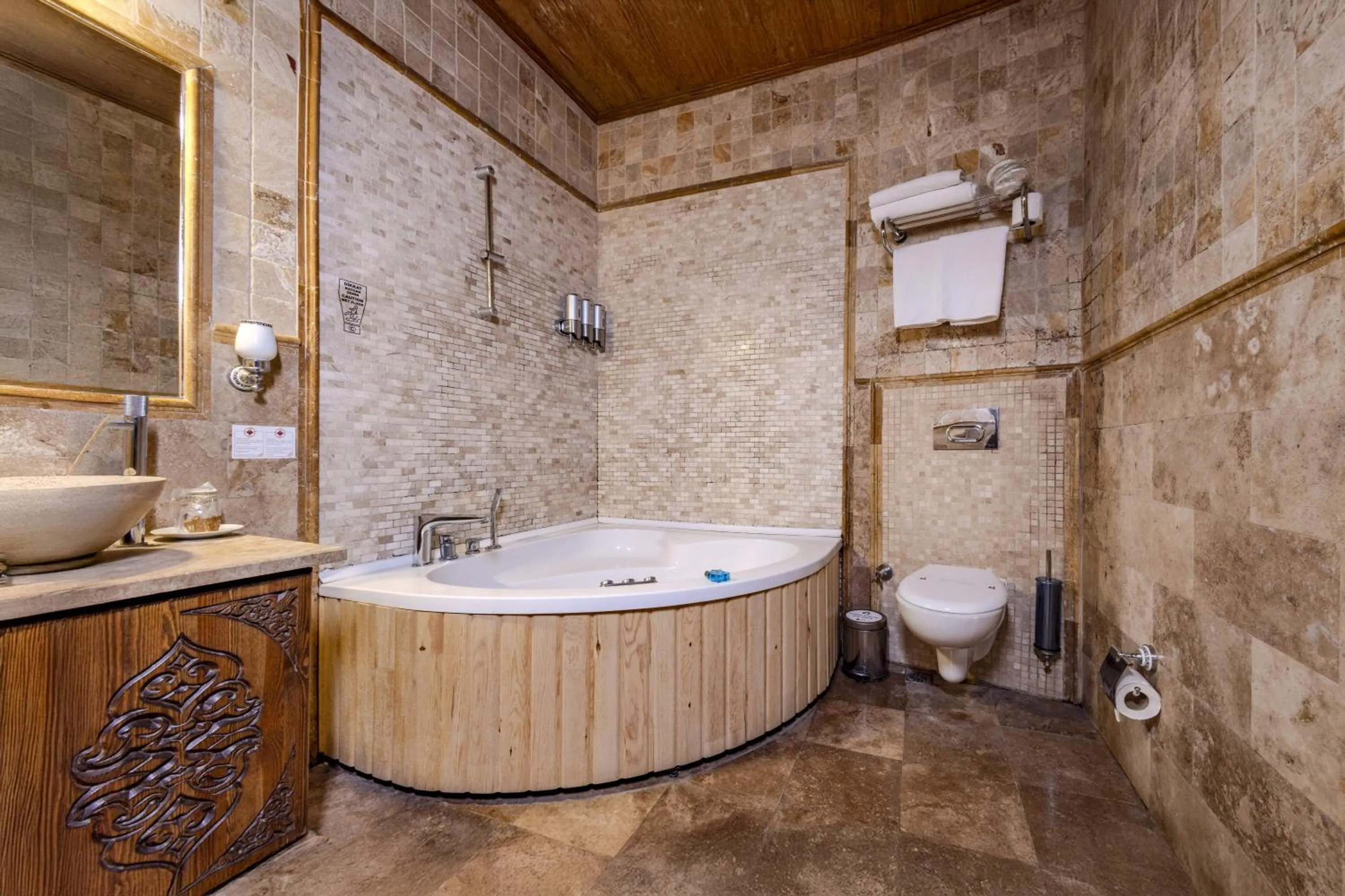 Hot Tub in Cappadocia Inn Cave Hotel