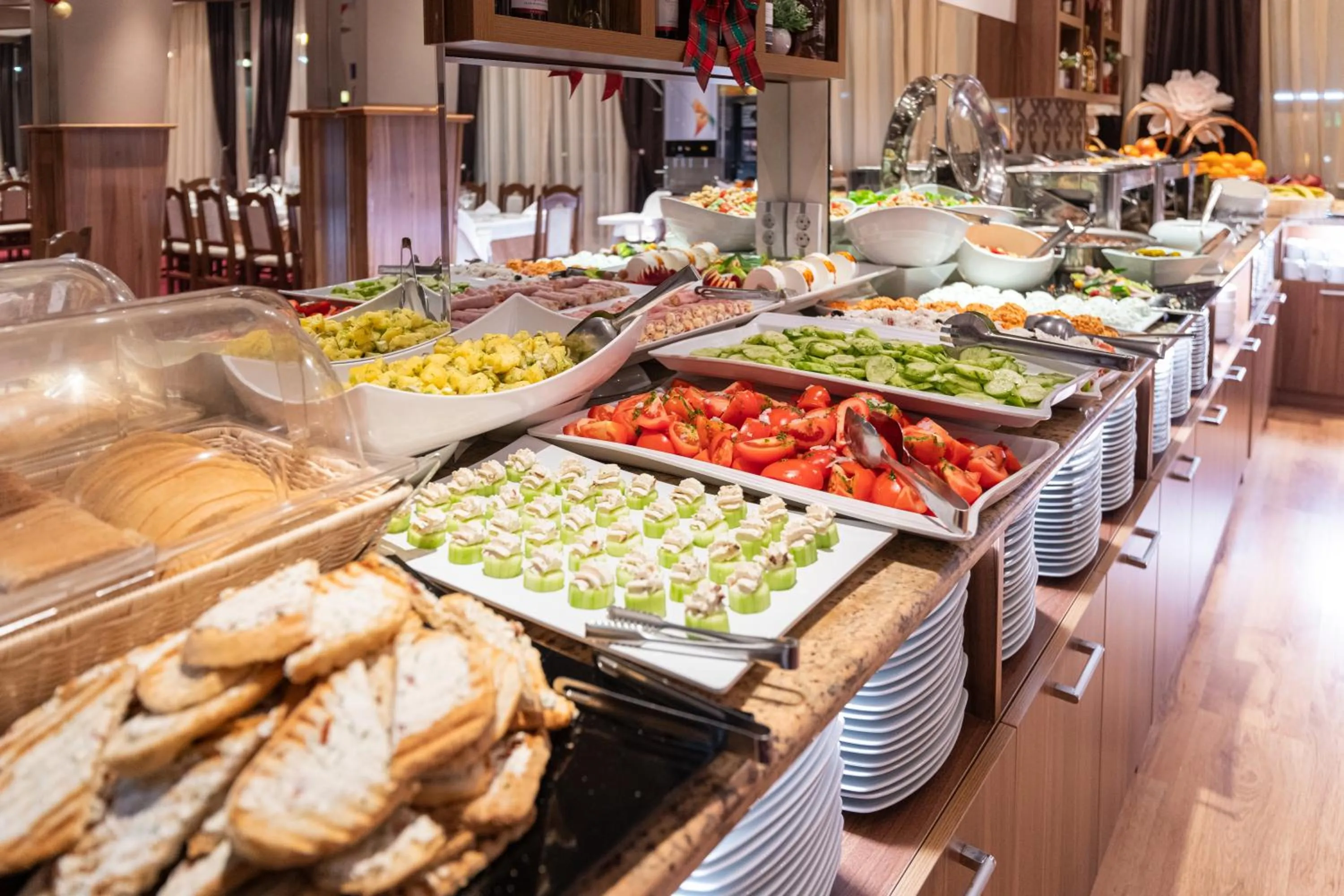 Restaurant/places to eat in Paradise SPA Hotel