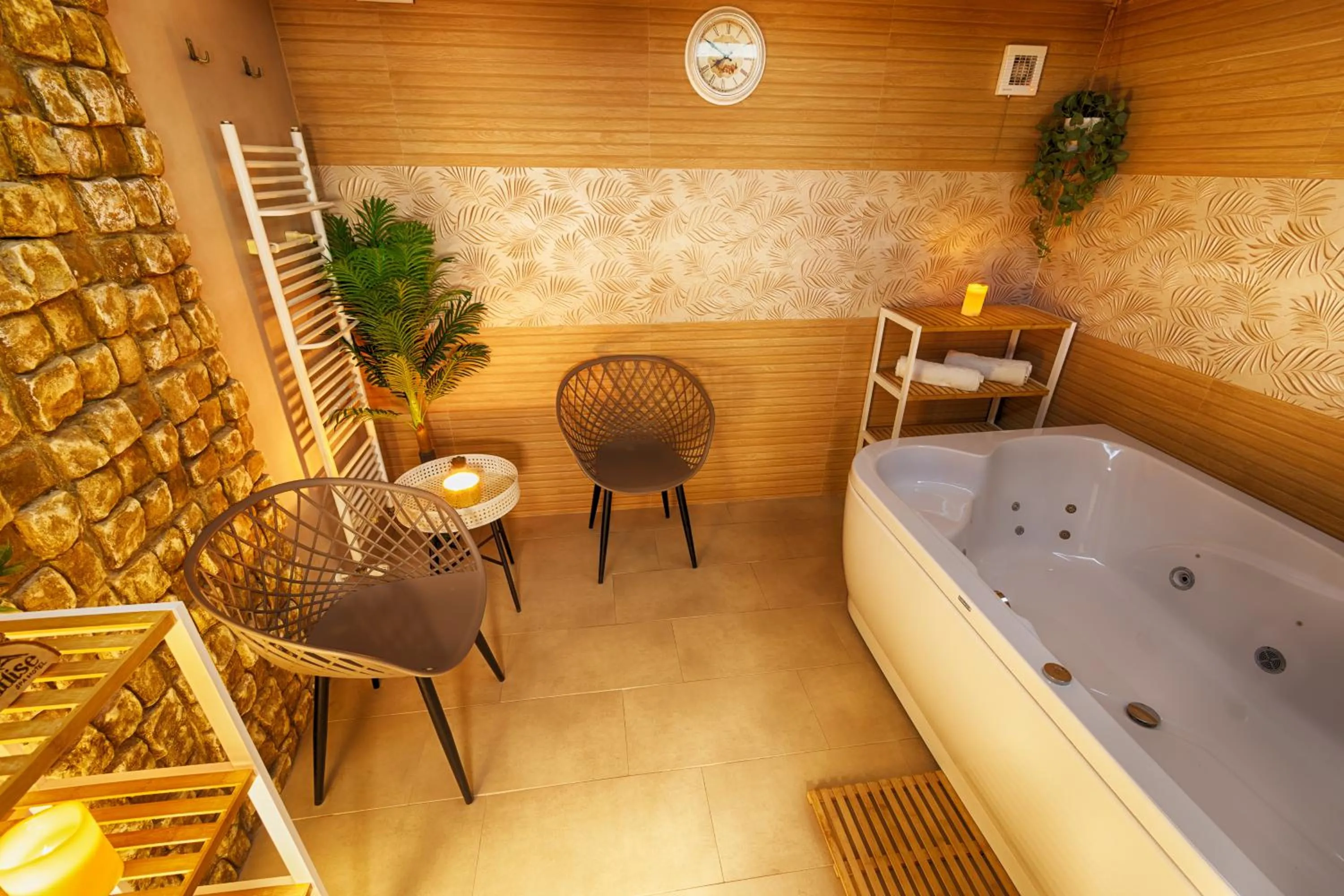 Hot Tub in Paradise SPA Hotel