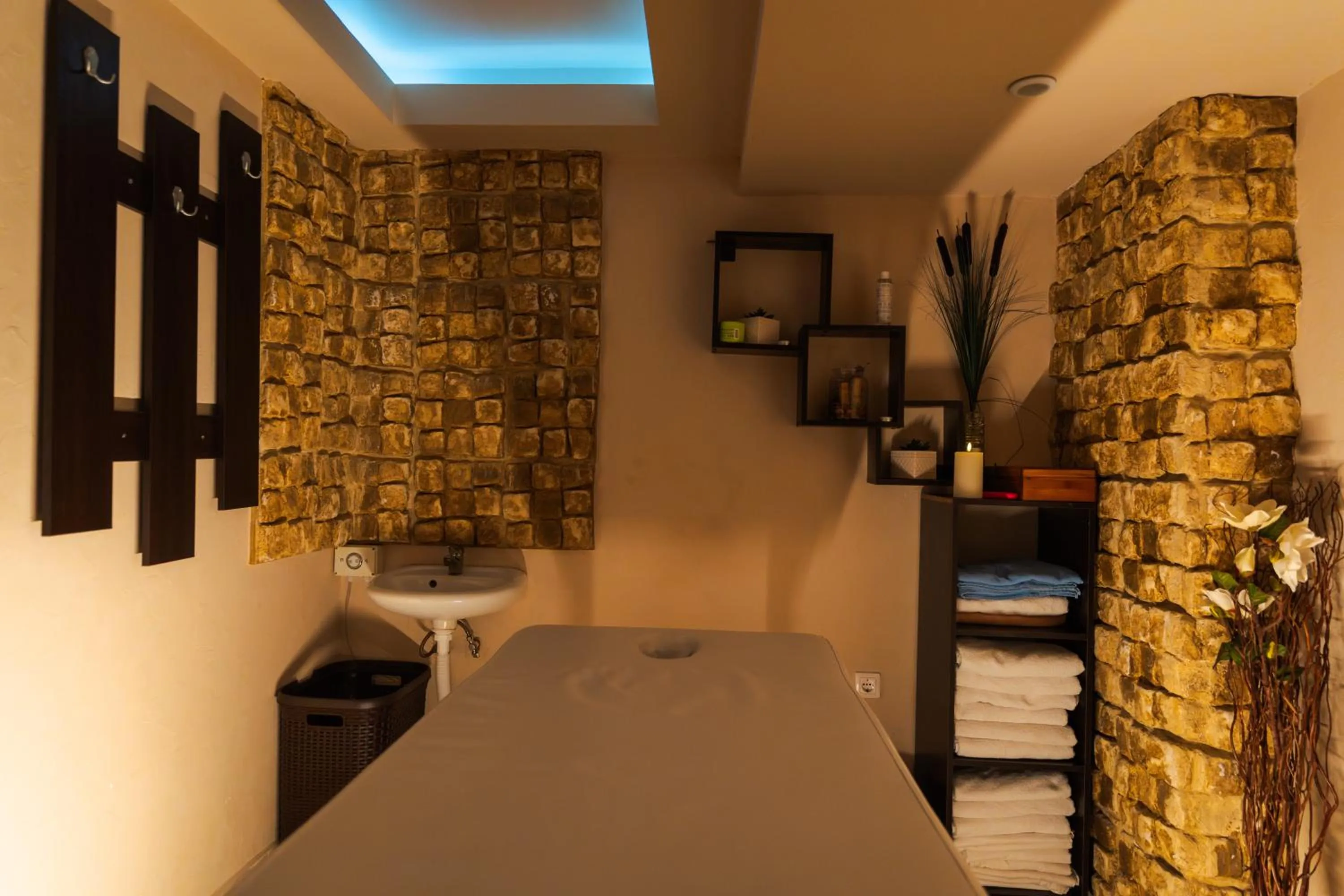 Massage, Bed in Paradise SPA Hotel