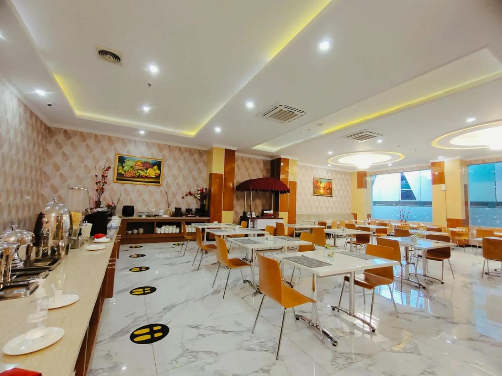 Restaurant/places to eat in Sindoro Hotel Cilacap By Conary
