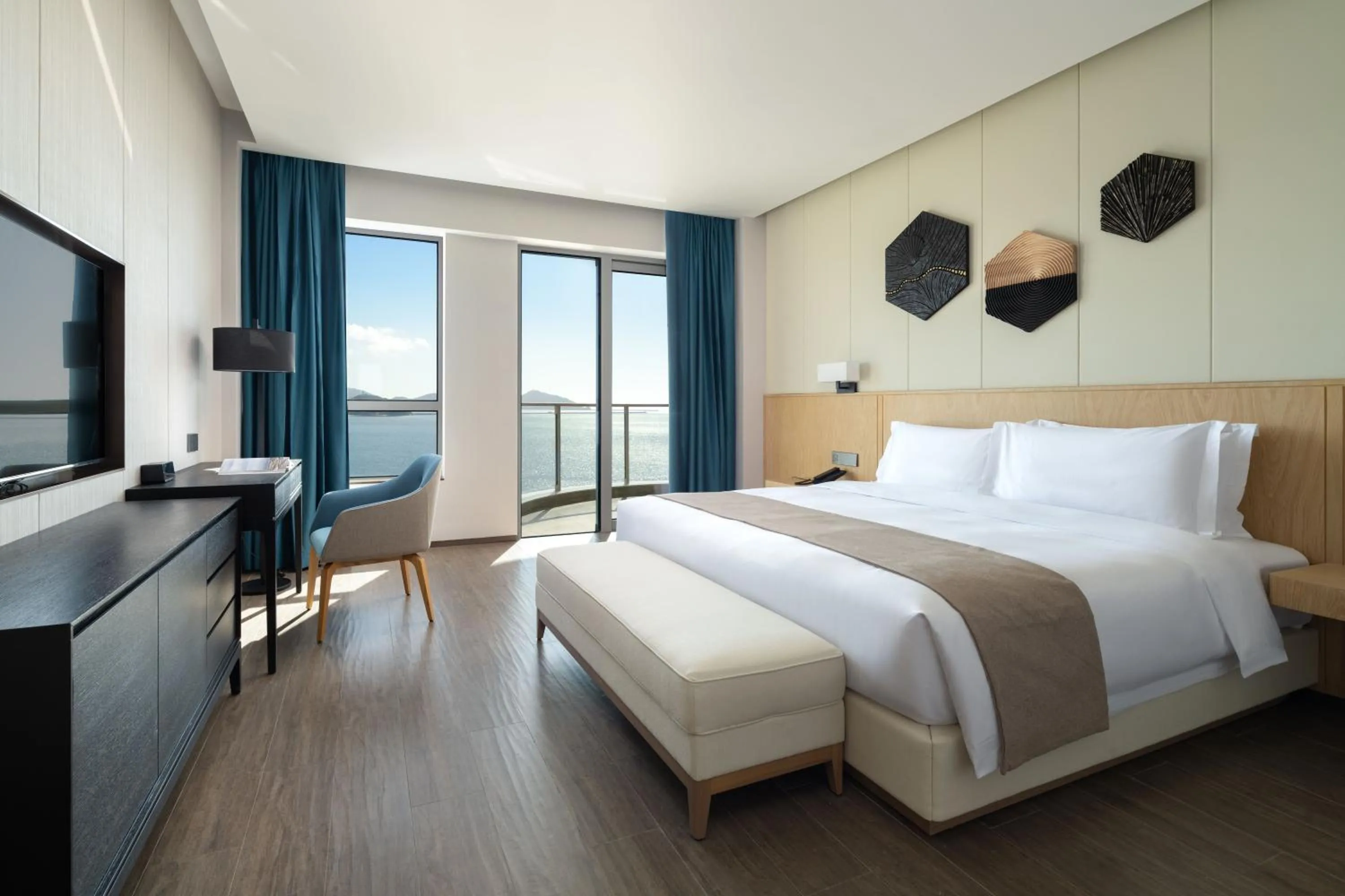 Photo of the whole room, Bed in Sanya Junji Seaview Hotel