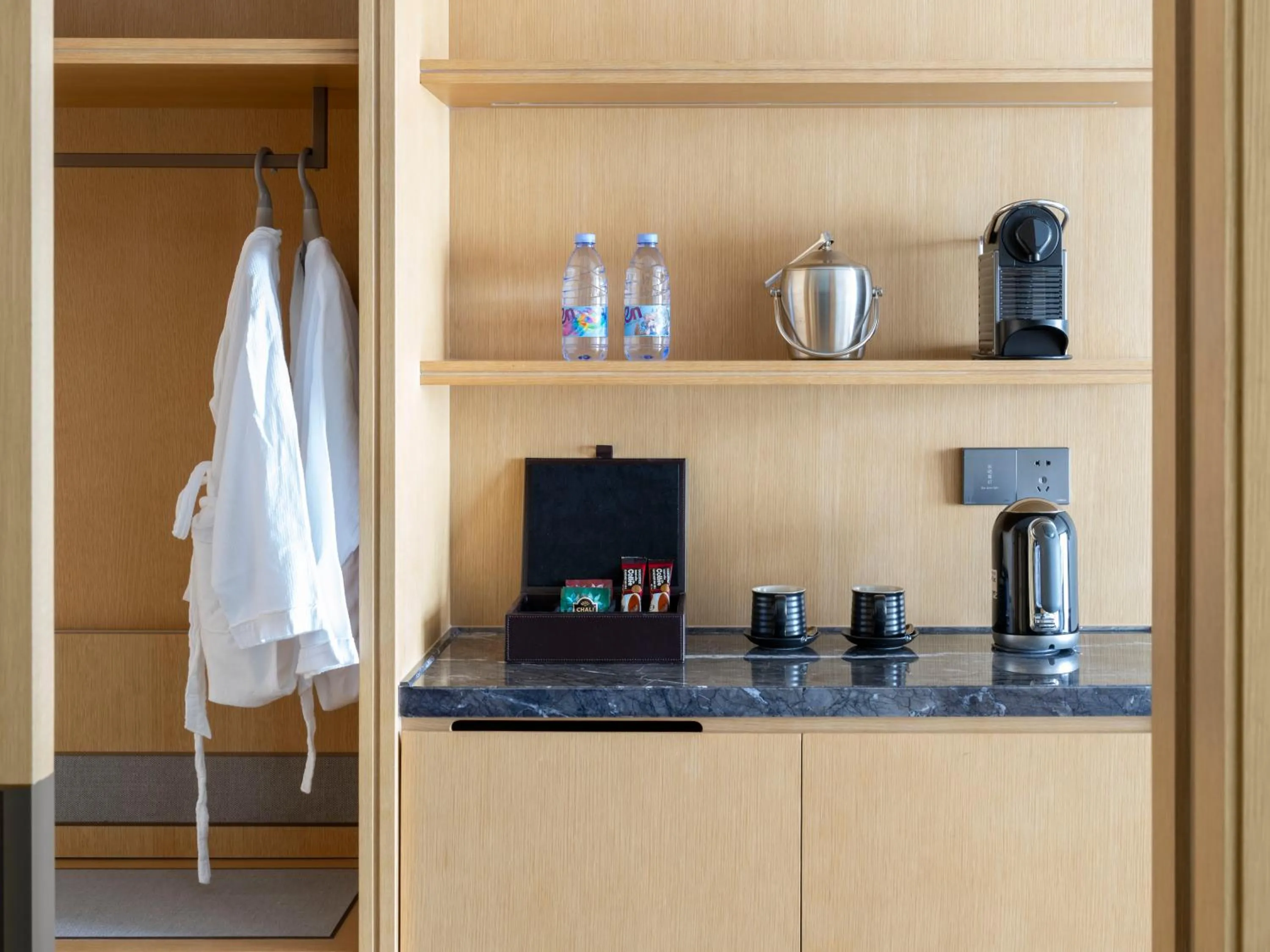 wardrobe in Sanya Junji Seaview Hotel