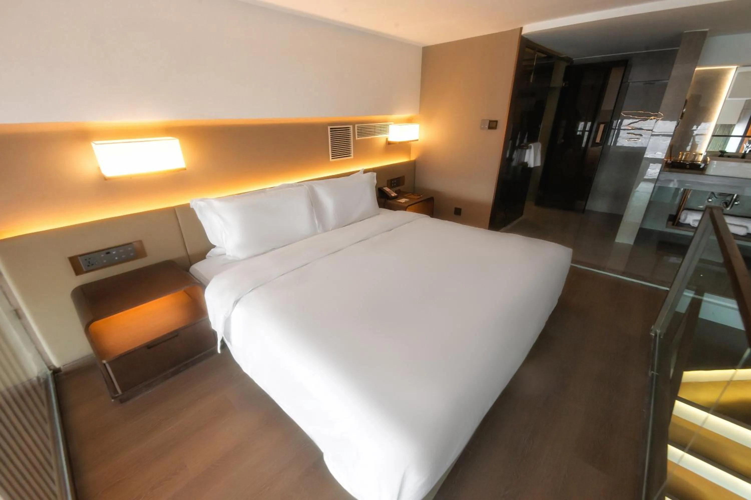 Bed in Wyndham Dalian Jinpu