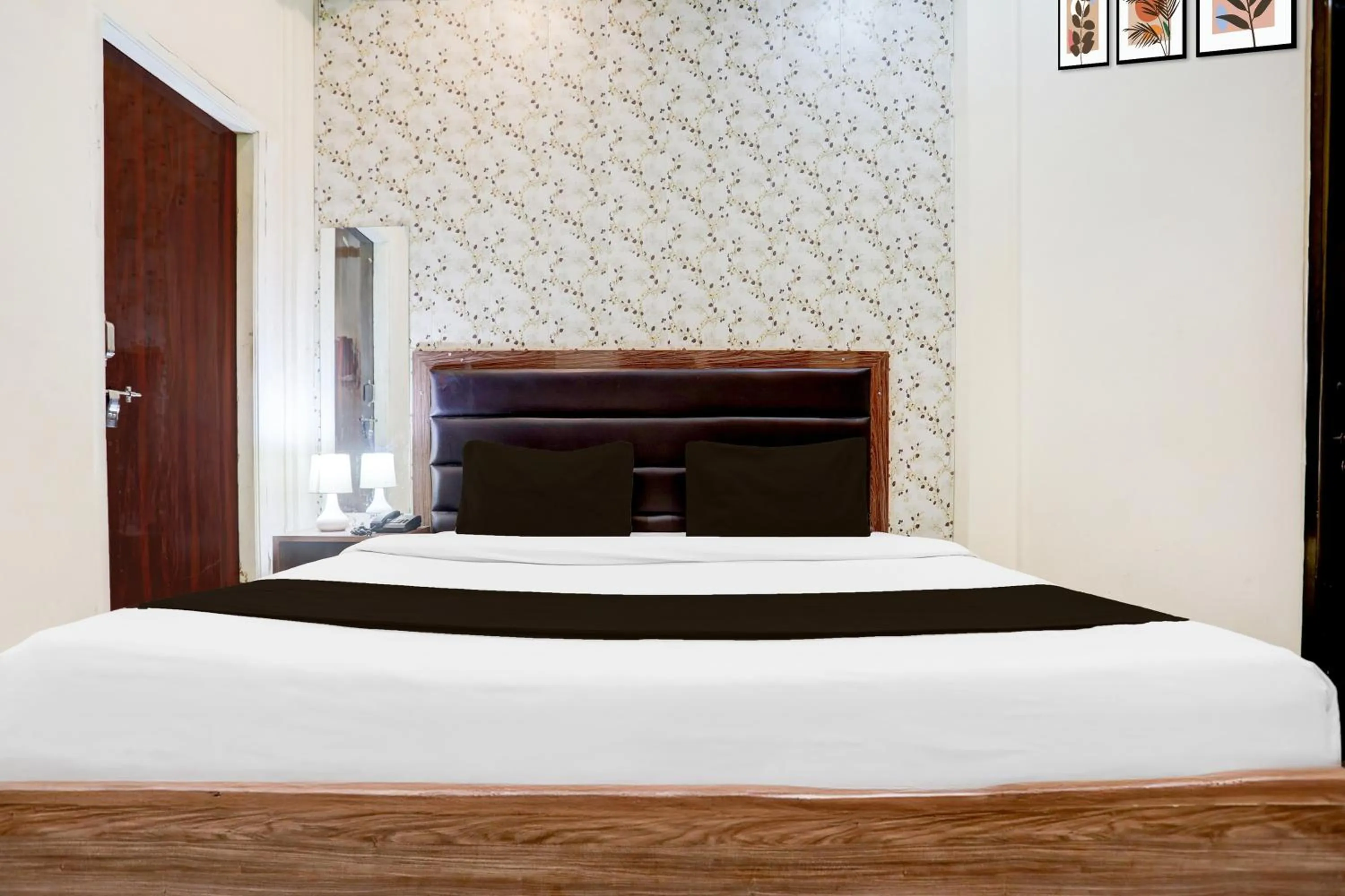 Bedroom, Bed in Super Hotel O Sankat Mochan Gandhi Nagar