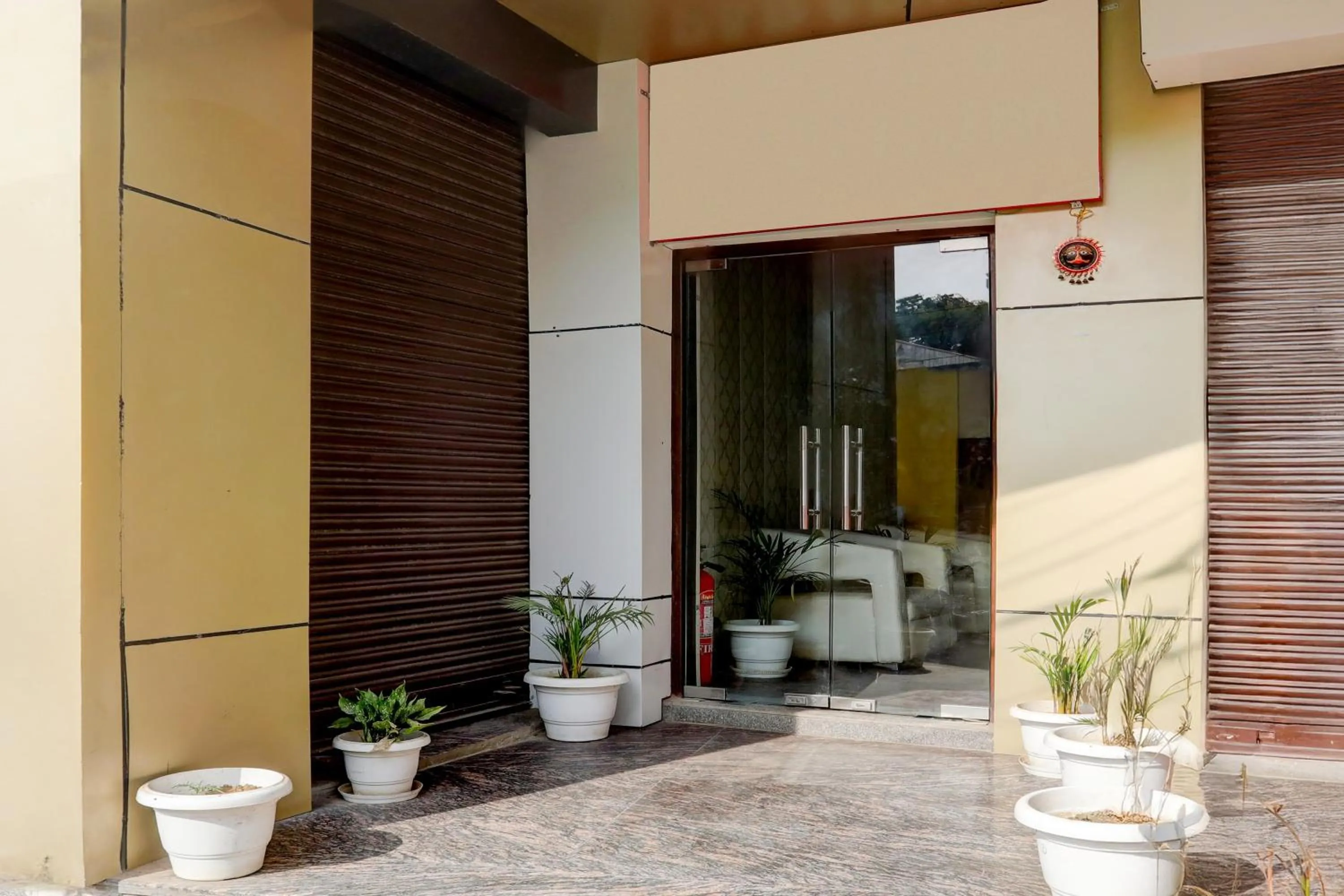 Facade/entrance in Super Hotel O Sankat Mochan Gandhi Nagar