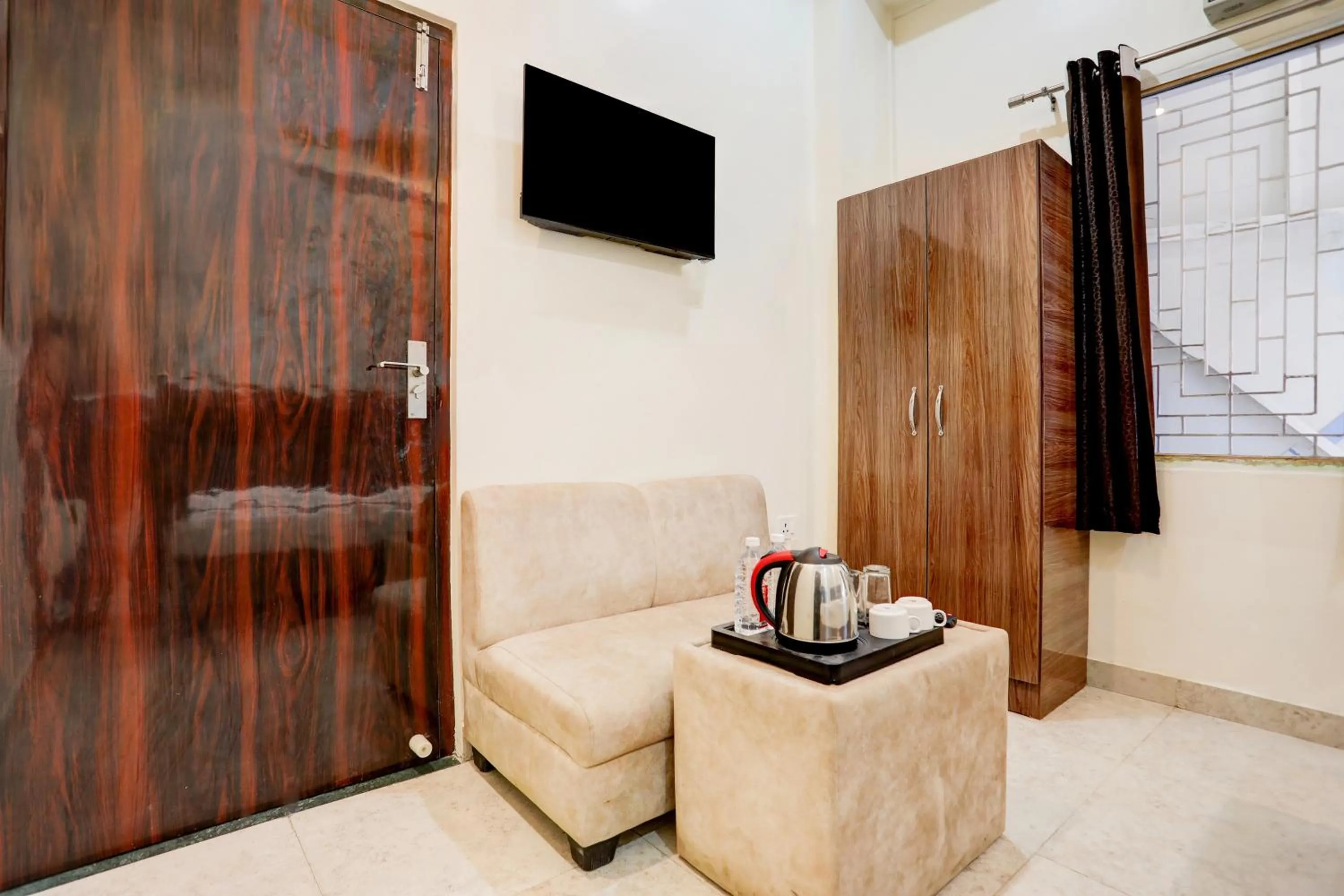 Bedroom in Super Hotel O Sankat Mochan Gandhi Nagar